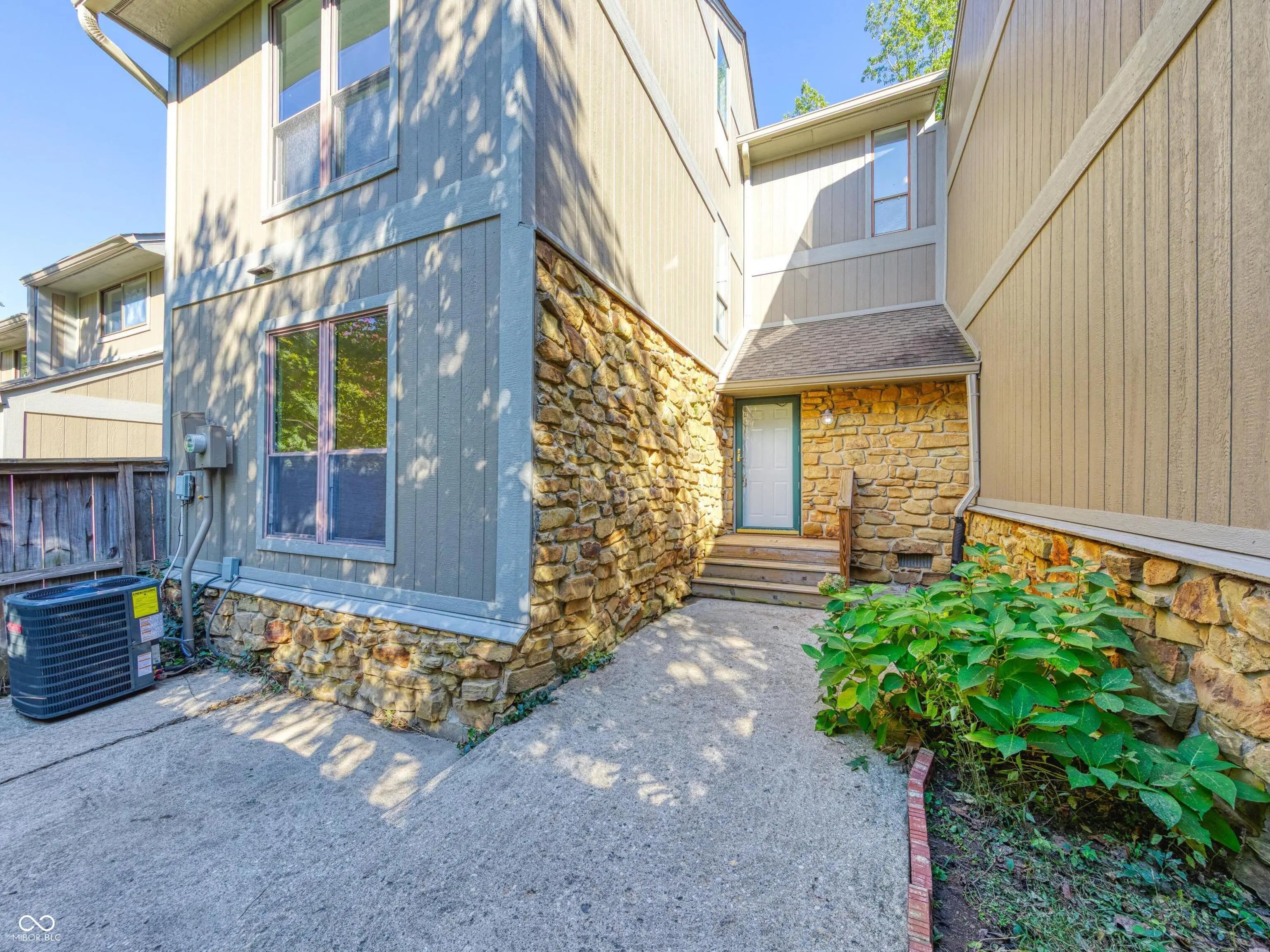 Photo of 4261 Foxglove Trace Indianapolis, IN 46237