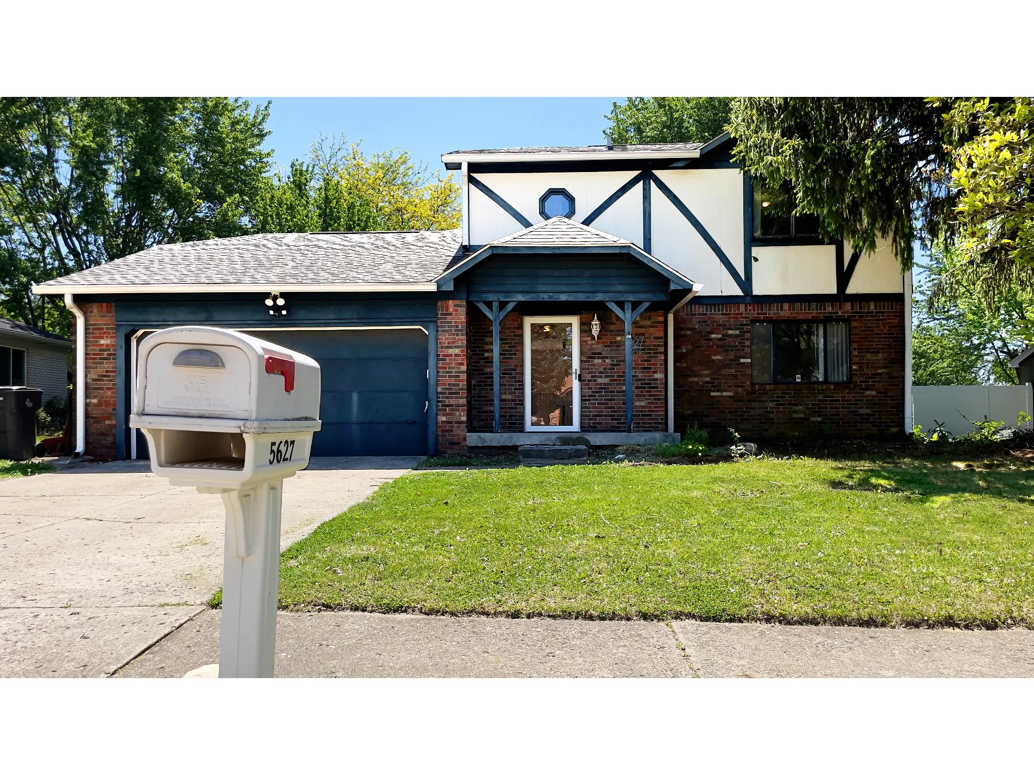 5627 Hill Rise Drive, Indianapolis