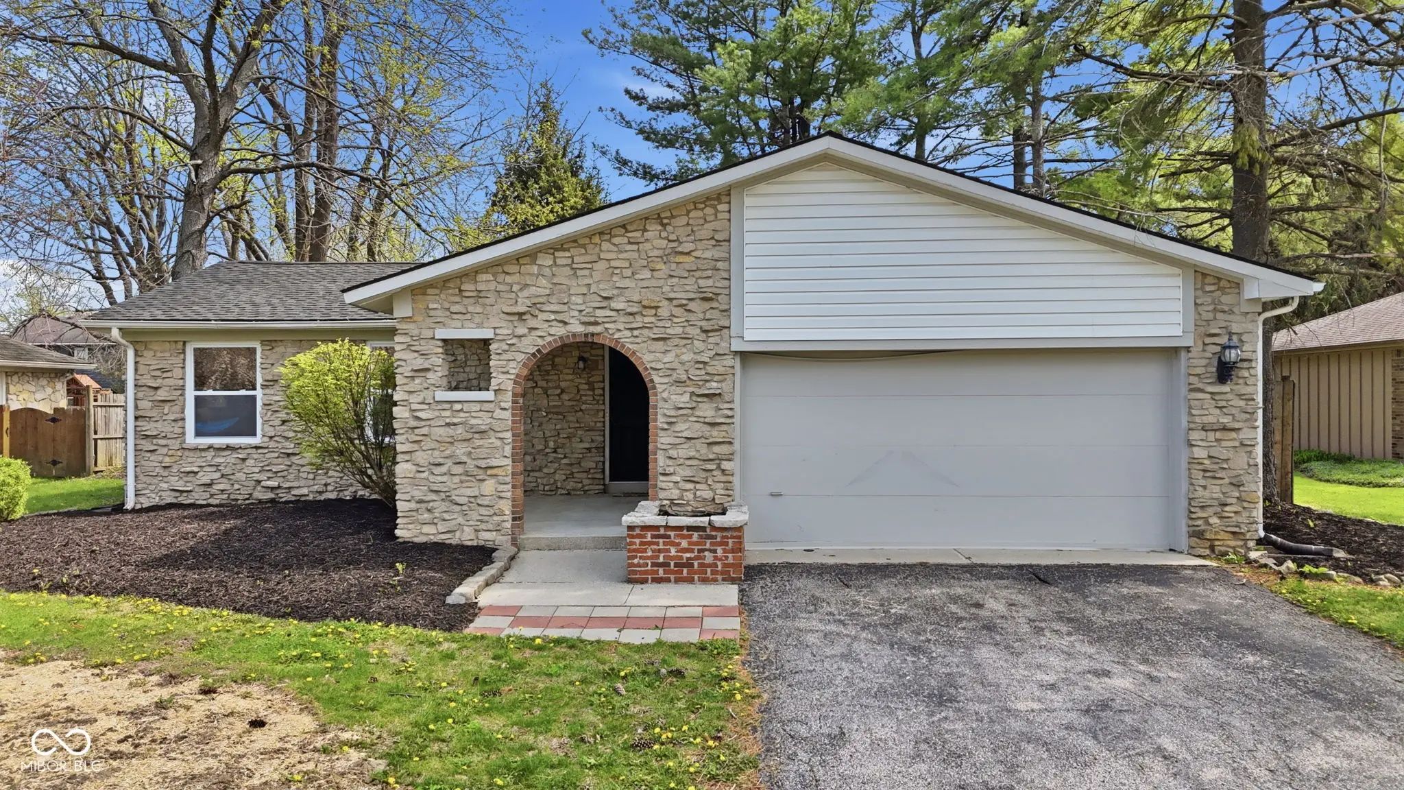 Photo of 2204 Walnut Way Noblesville, IN 46062