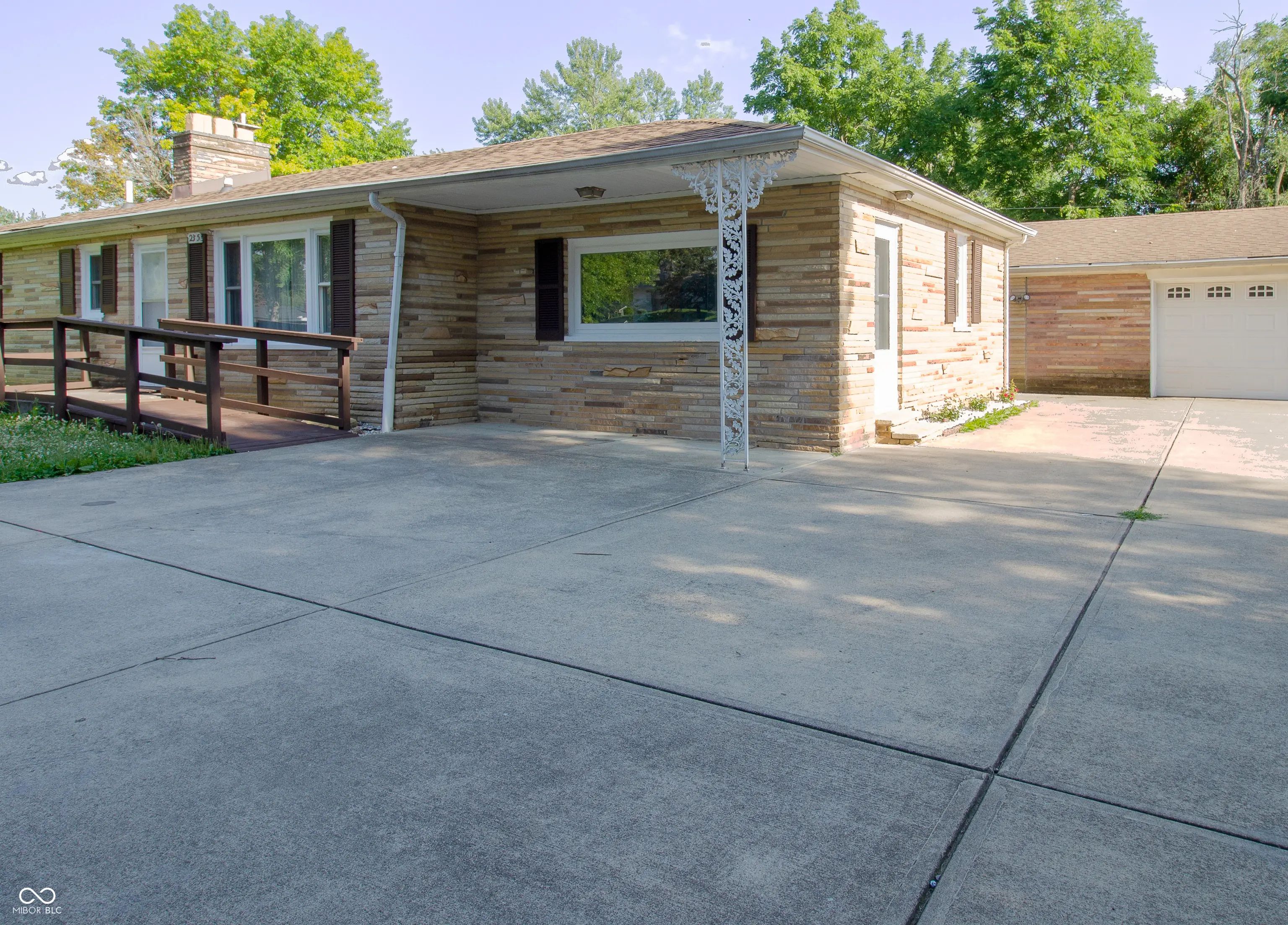 235 W Huntstead Lane, Indianapolis