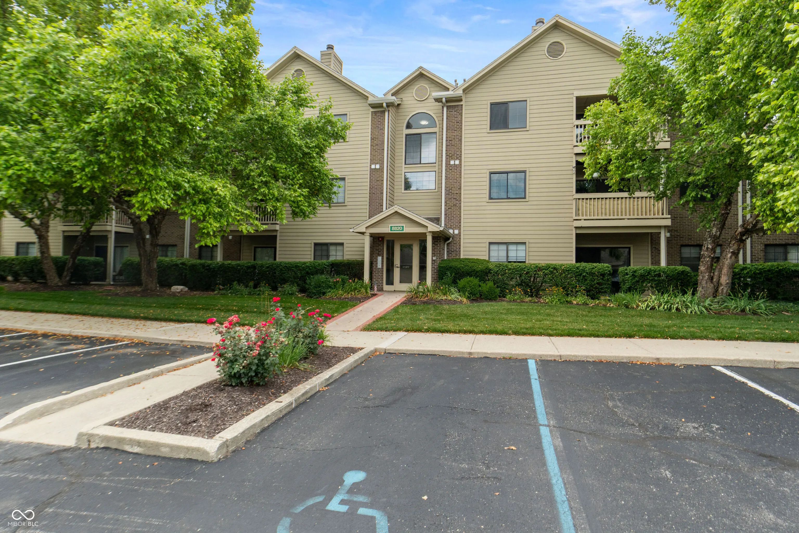 8820 Yardley Court Apt 207, Indianapolis