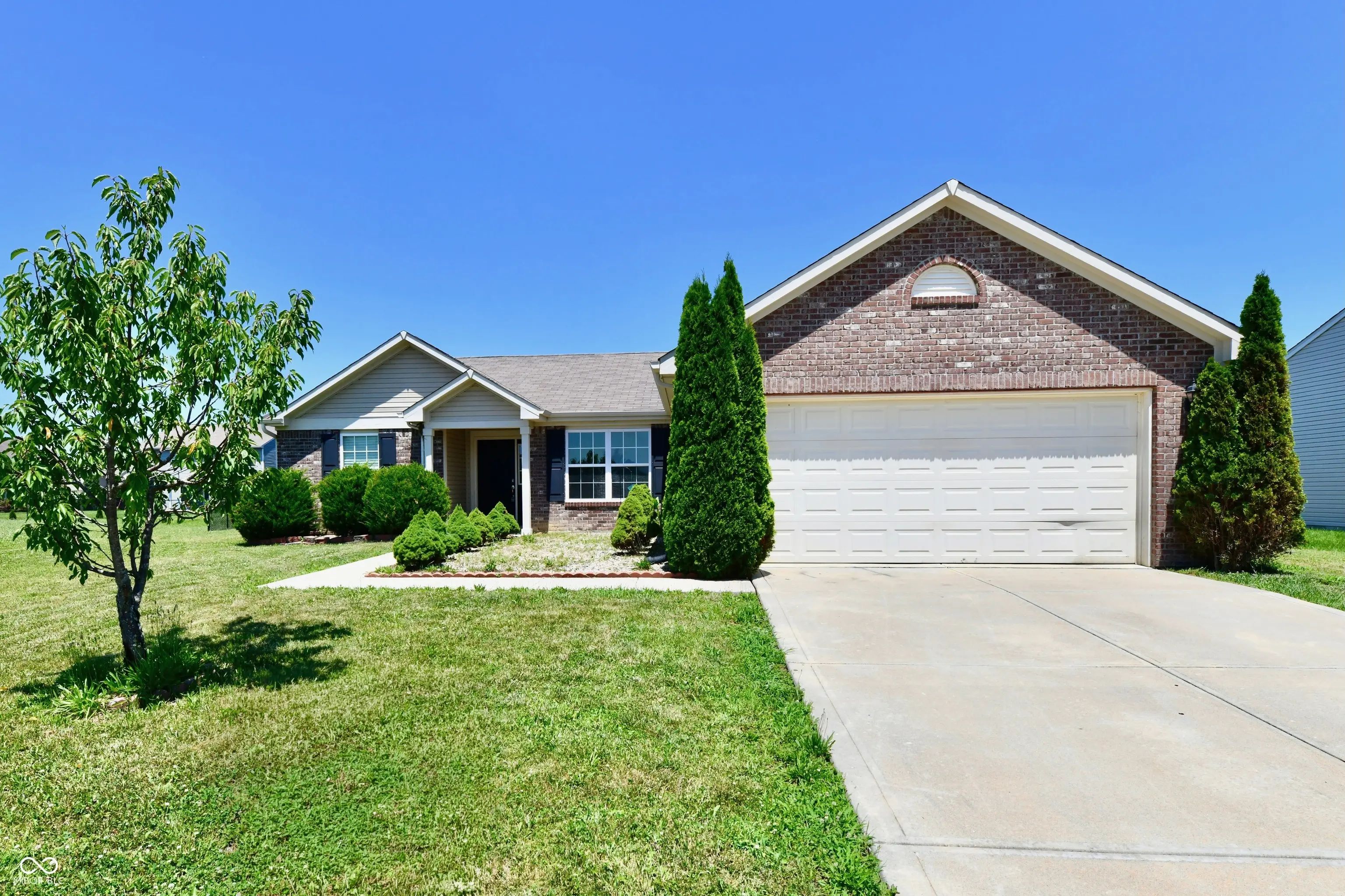 Photo of 894 Rosewood Drive Greenwood, IN 46143