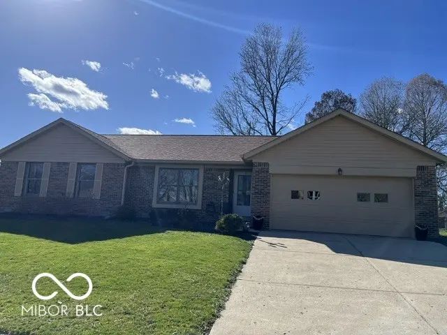 Photo of 304 Old Farm Danville, IN 46122