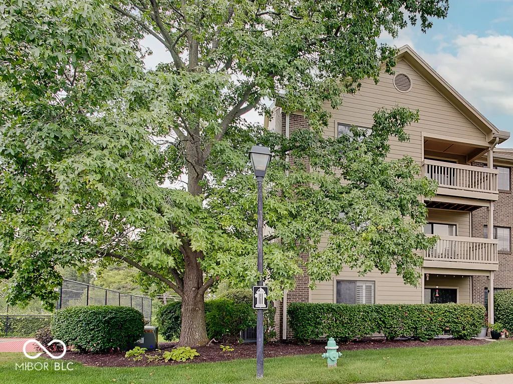 Photo of 8720 Yardley Court 301 Indianapolis, IN 46268