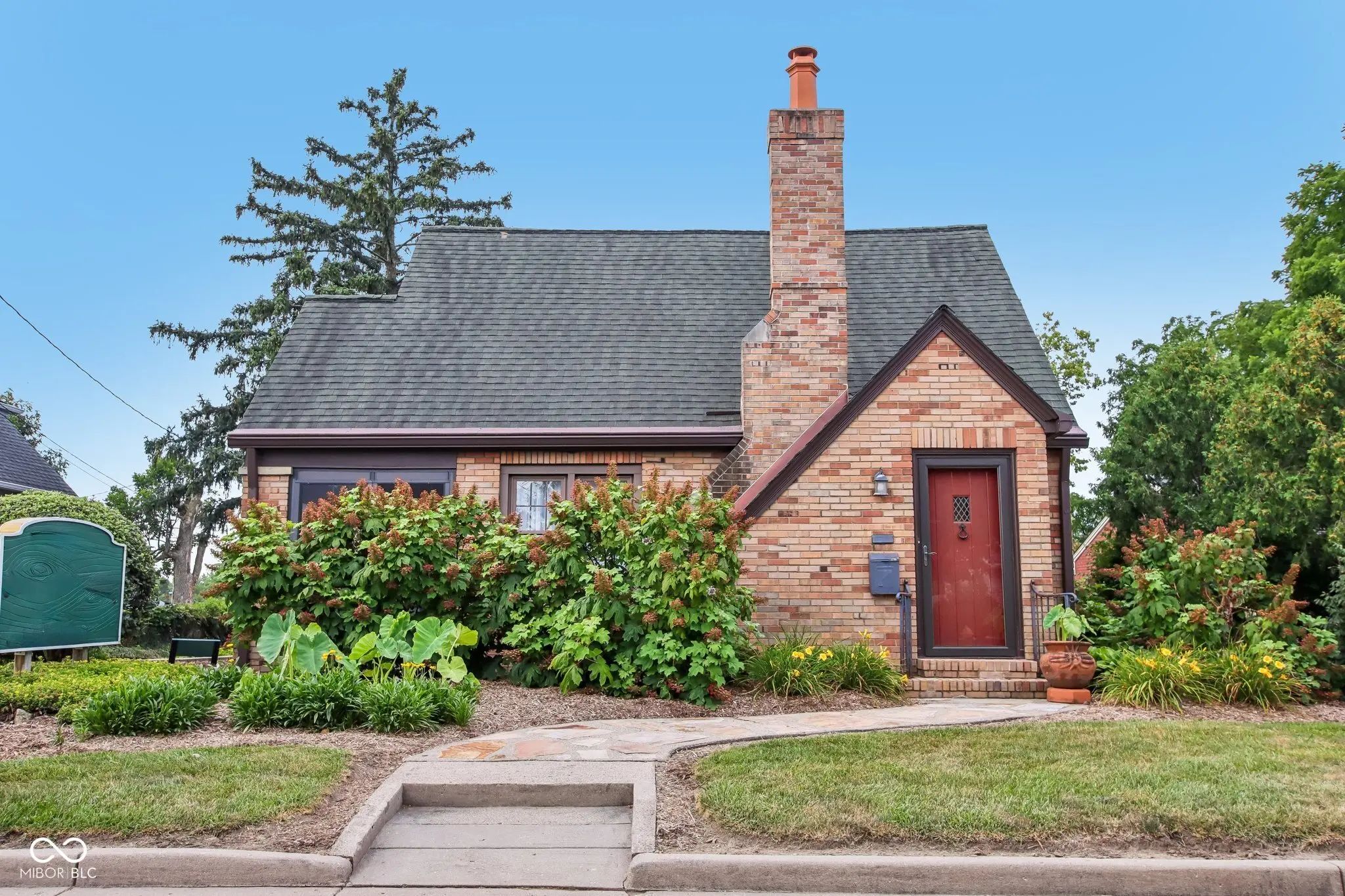 399 W Main Street, Greenwood