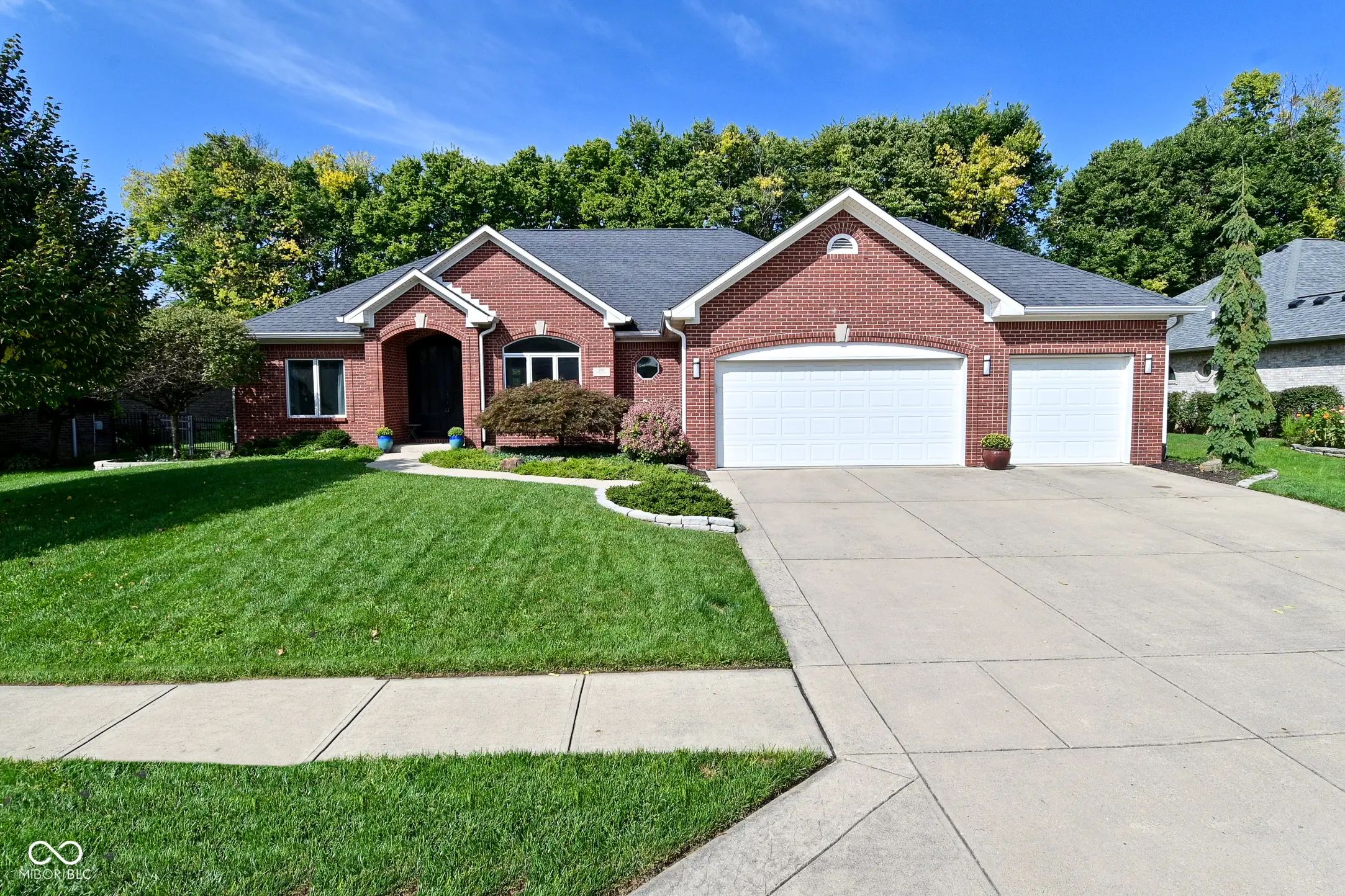 Photo of 498 White Oak Lane Greenwood, IN 46142