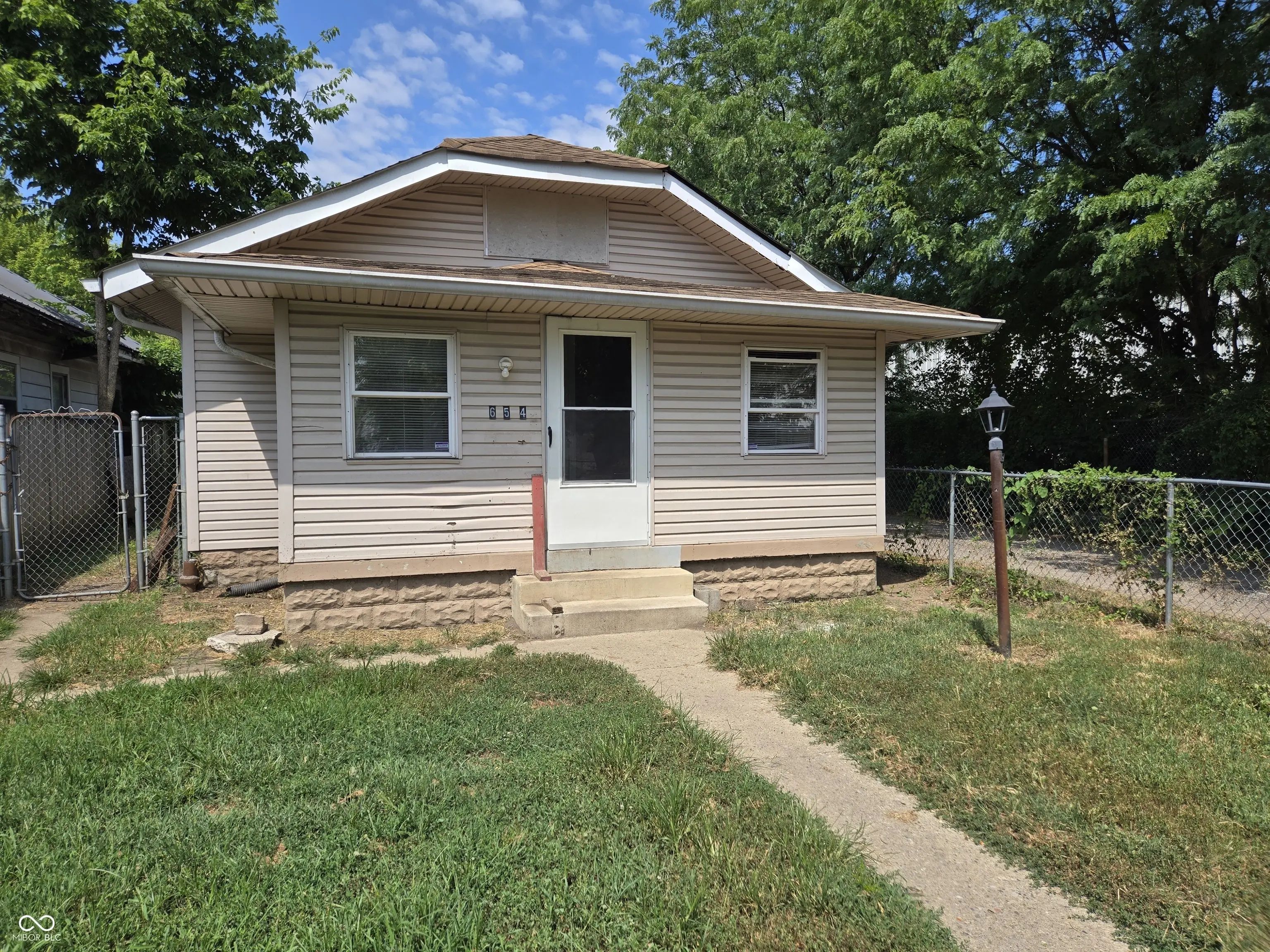 Photo of 654 N Alton Avenue Indianapolis, IN 46222