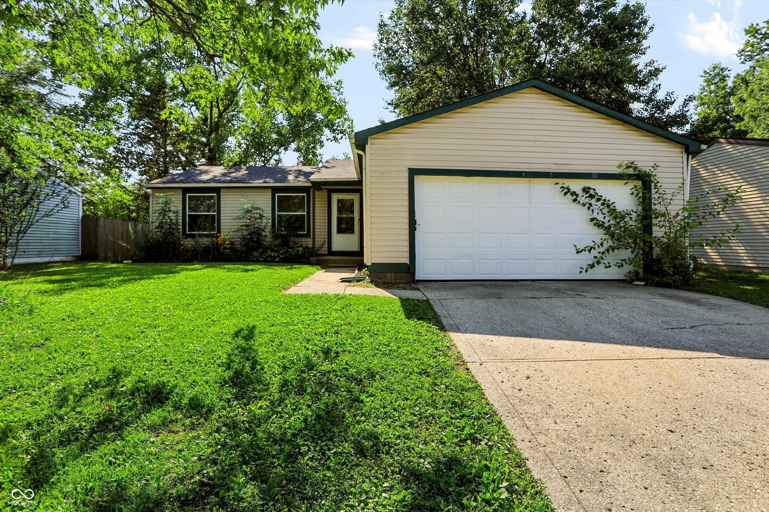 916 Waring Drive E, Indianapolis