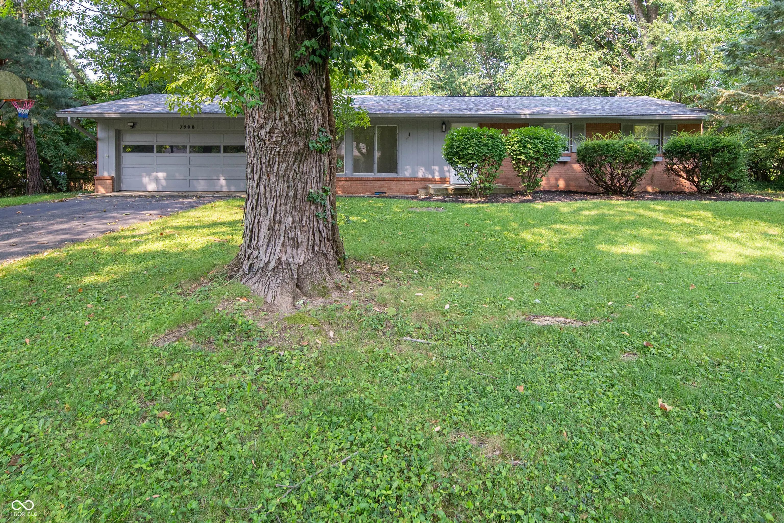 Photo of 7908 Kimlough Drive Indianapolis, IN 46240
