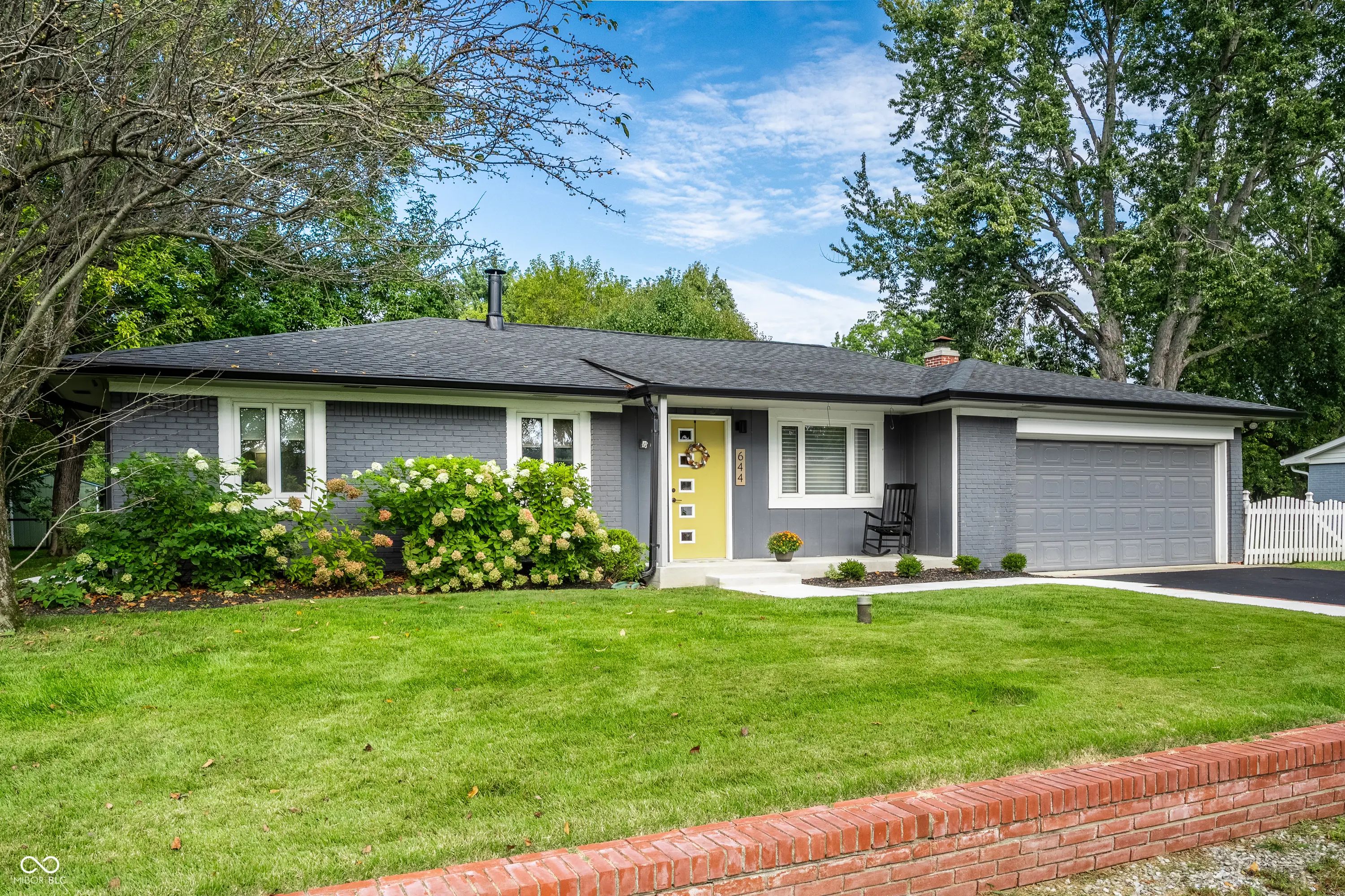 Photo of 644 Lakeview Drive Zionsville, IN 46077