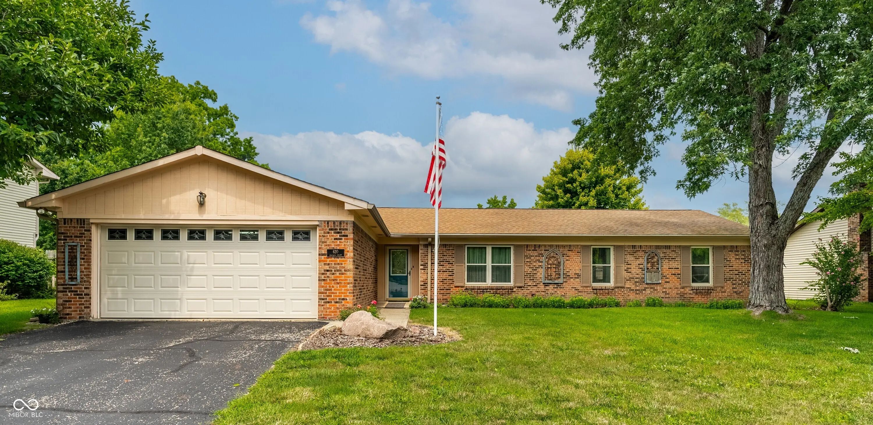 Photo of 620 Colbarn Drive Fishers, IN 46038