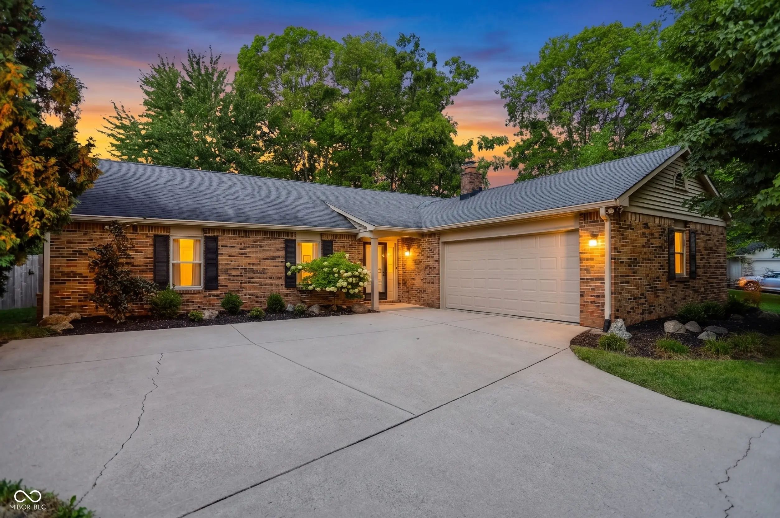 Photo of 515 Colbarn Court Fishers, IN 46038