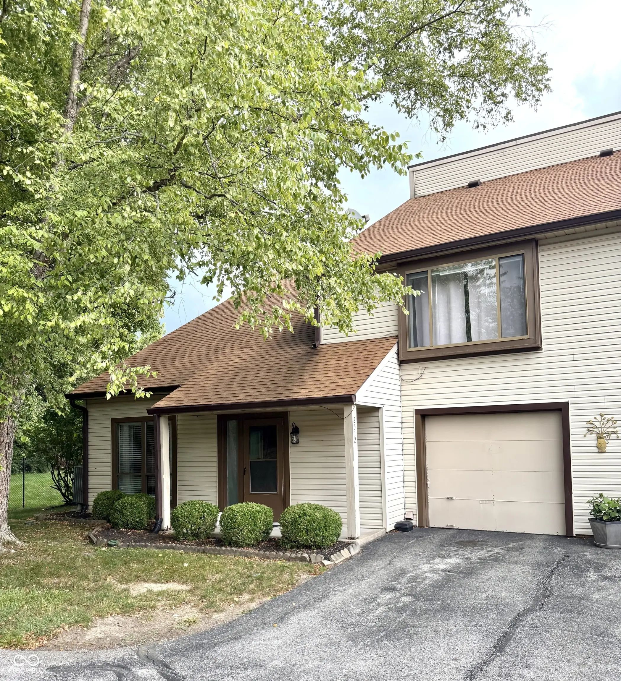 Photo of 2512 Hideaway North Drive Indianapolis, IN 46268