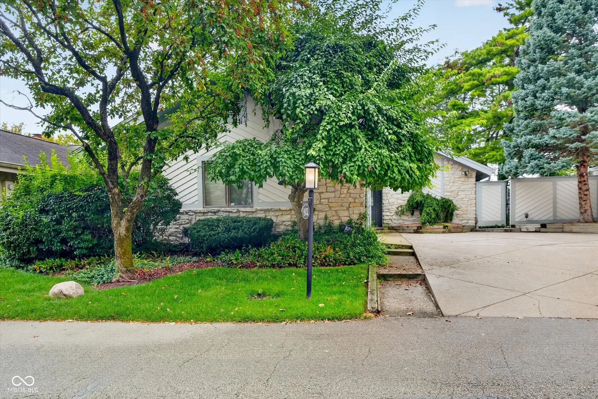 8002 Dean Road, Indianapolis