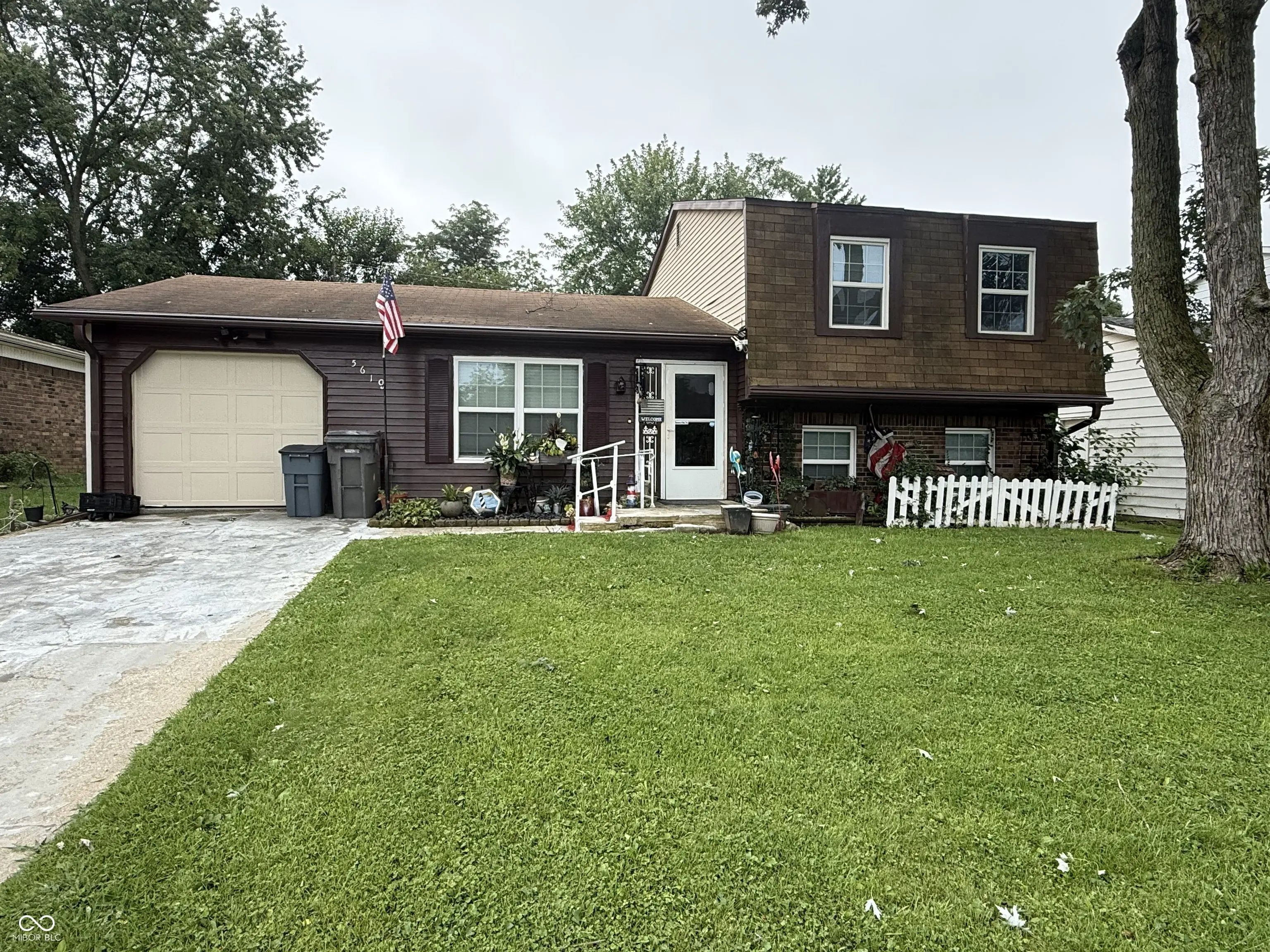 5619 Somers Drive, Indianapolis