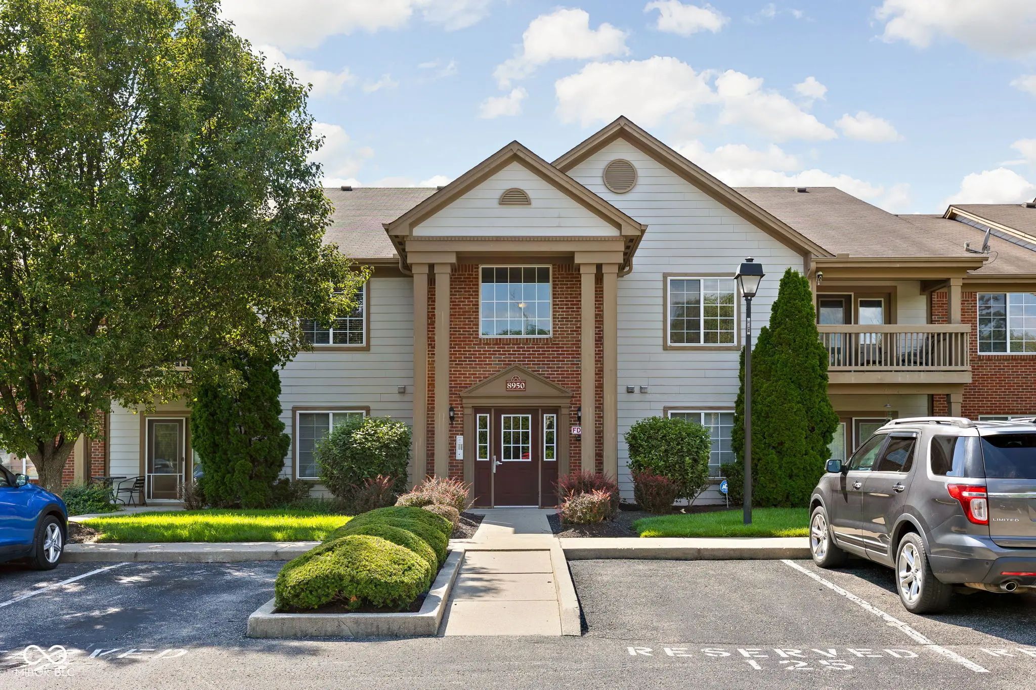 8950 Hunters Creek Drive 208, Indianapolis