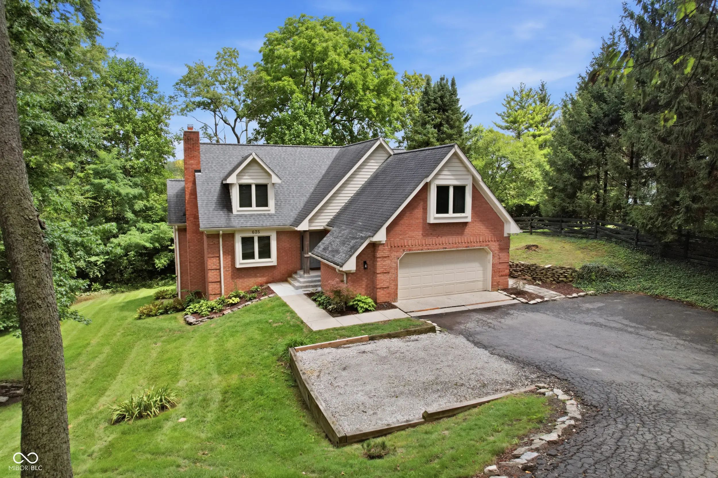 Photo of 635 Mulberry Street Zionsville, IN 46077