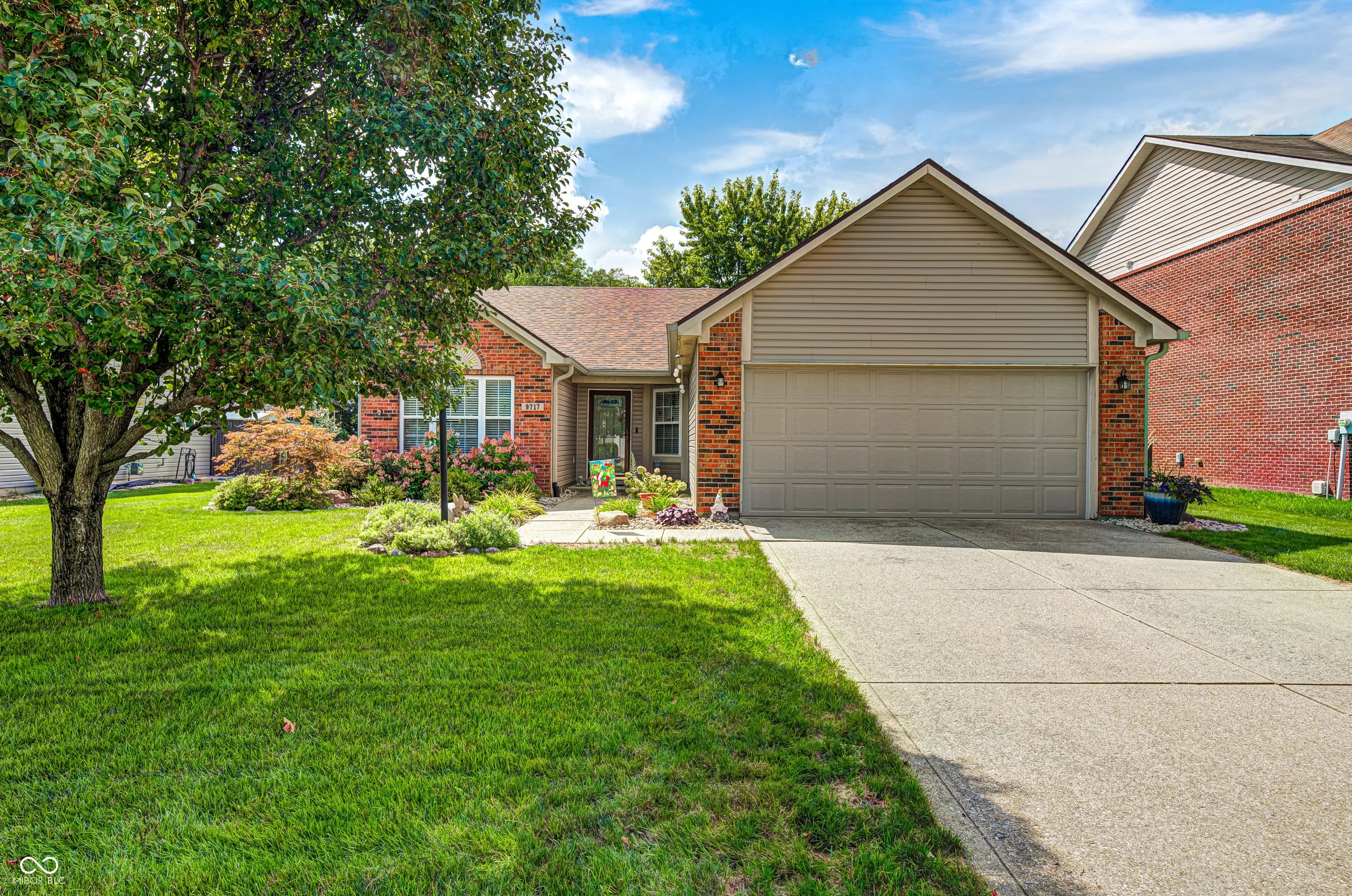9717 Treyburn Green Way, Indianapolis