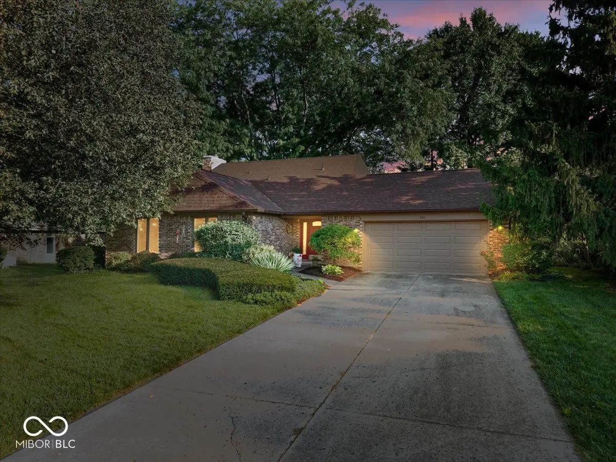 Photo of 850 W Oakwood Drive Greenwood, IN 46142