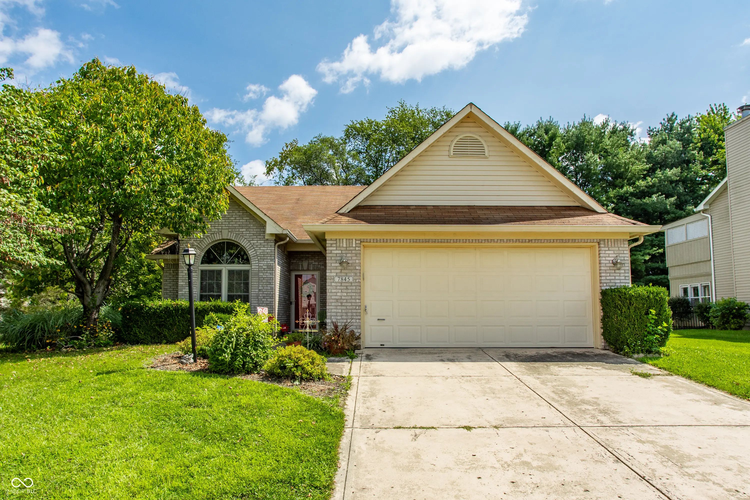 7845 Shannon Lakes Way, Indianapolis