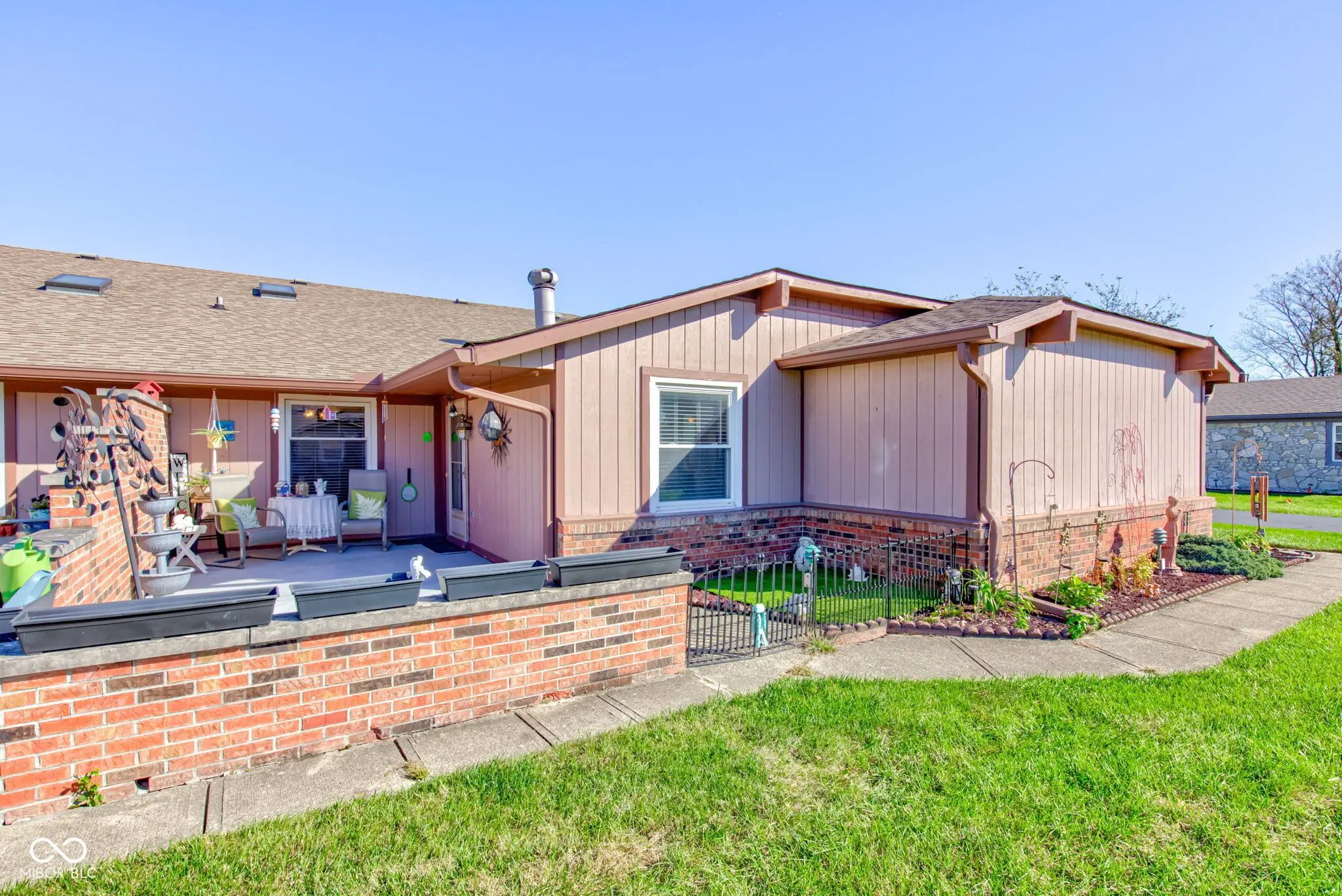 Photo of 1111 Paradise Court Greenwood, IN 46143