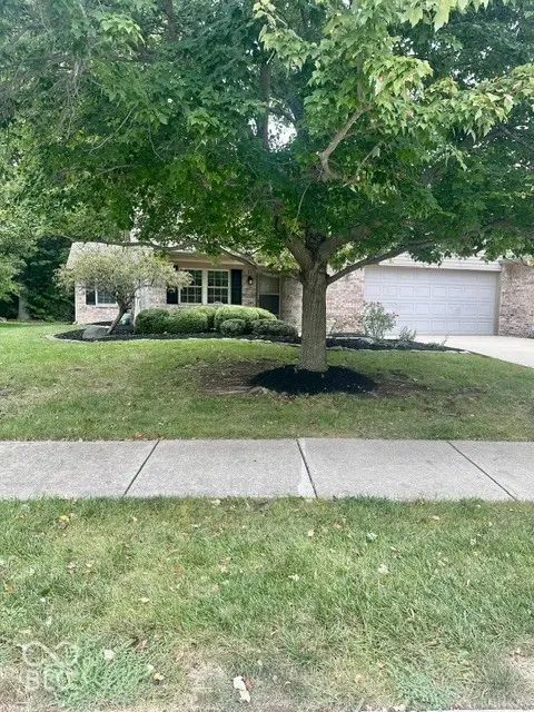 8930 Stepping Stone Way, Avon