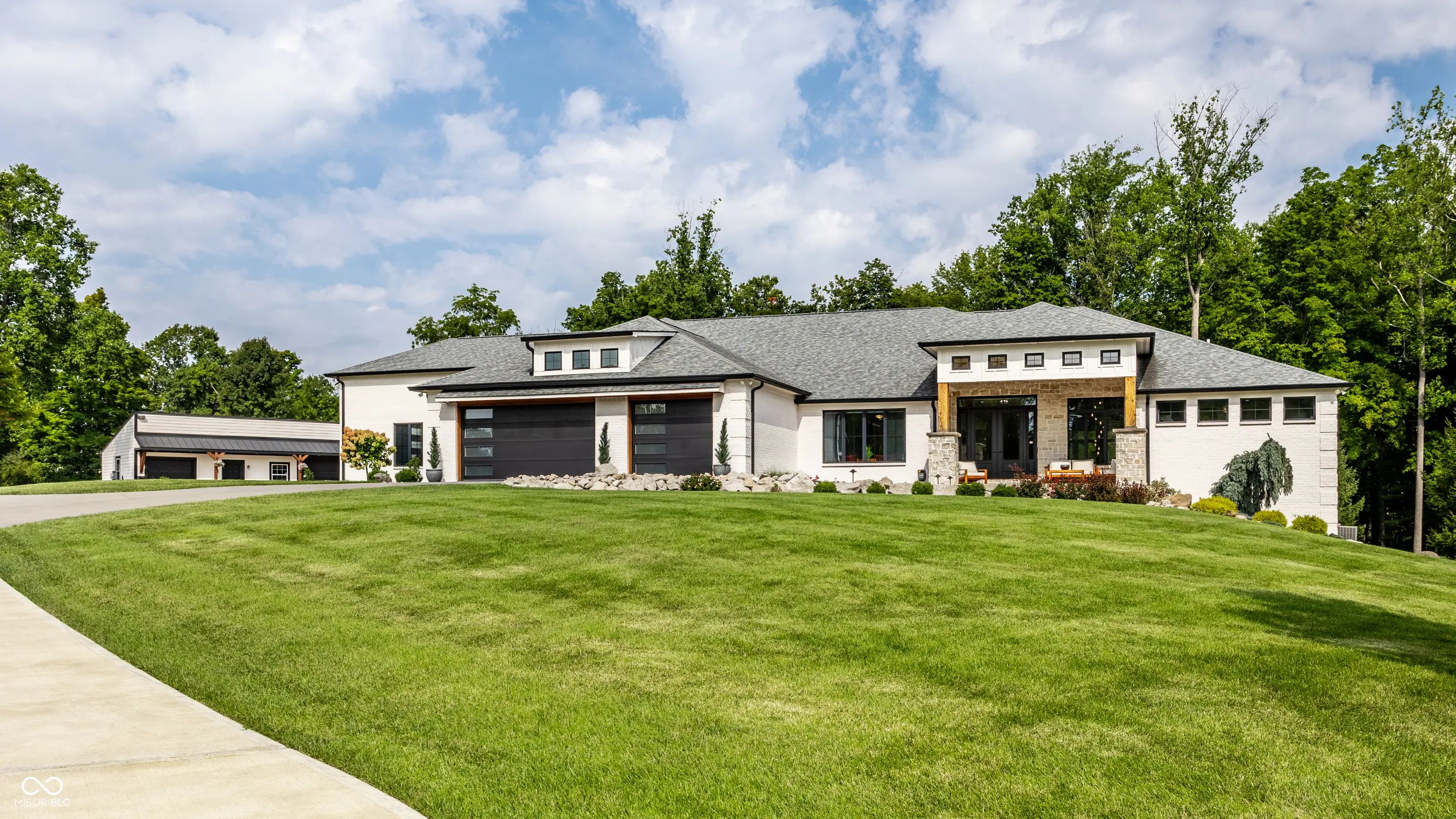 Photo of 6902 Highland Ridge Court Indianapolis, IN 46237