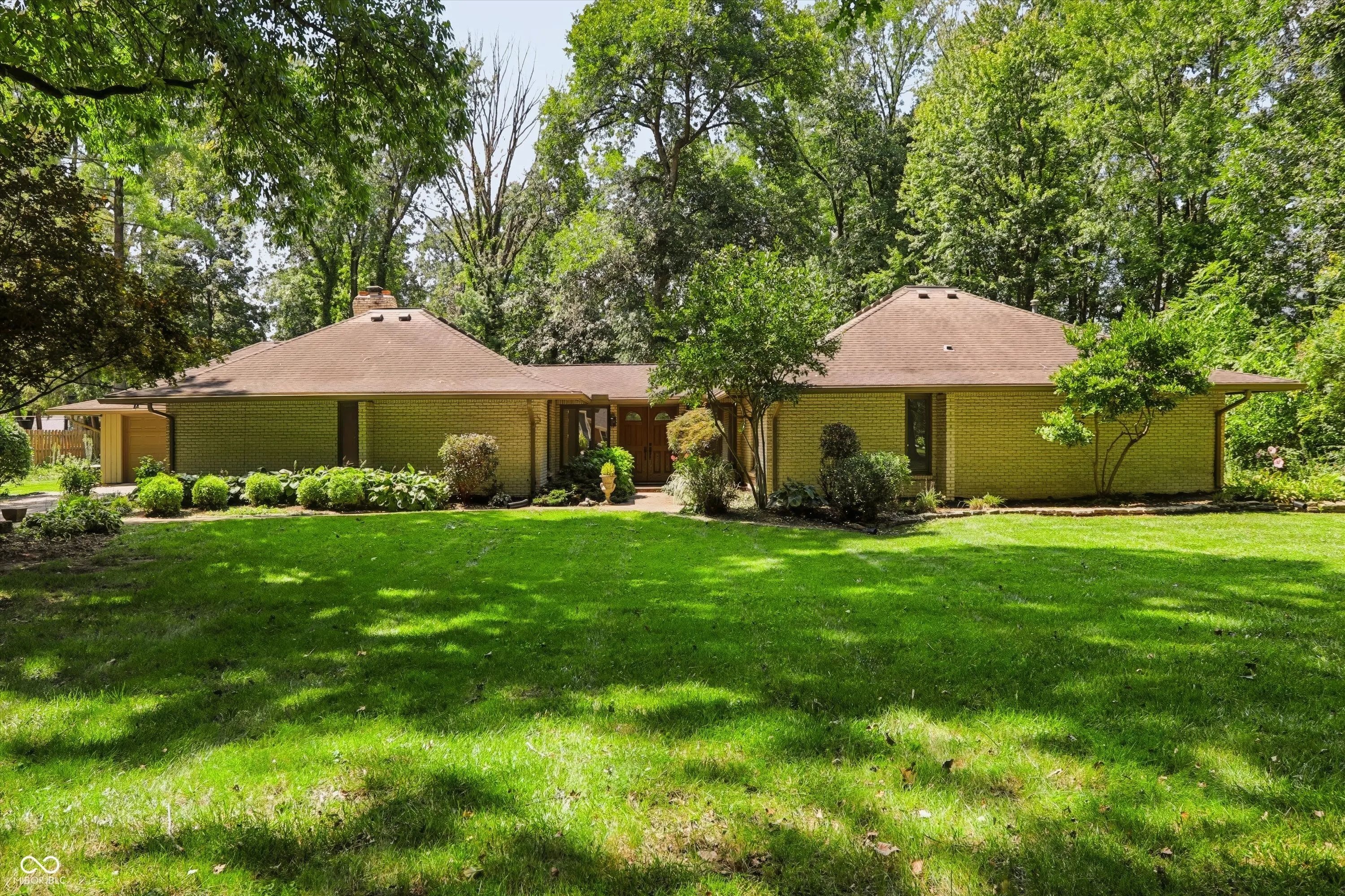 Photo of 8392 N Illinois Street Indianapolis, IN 46260