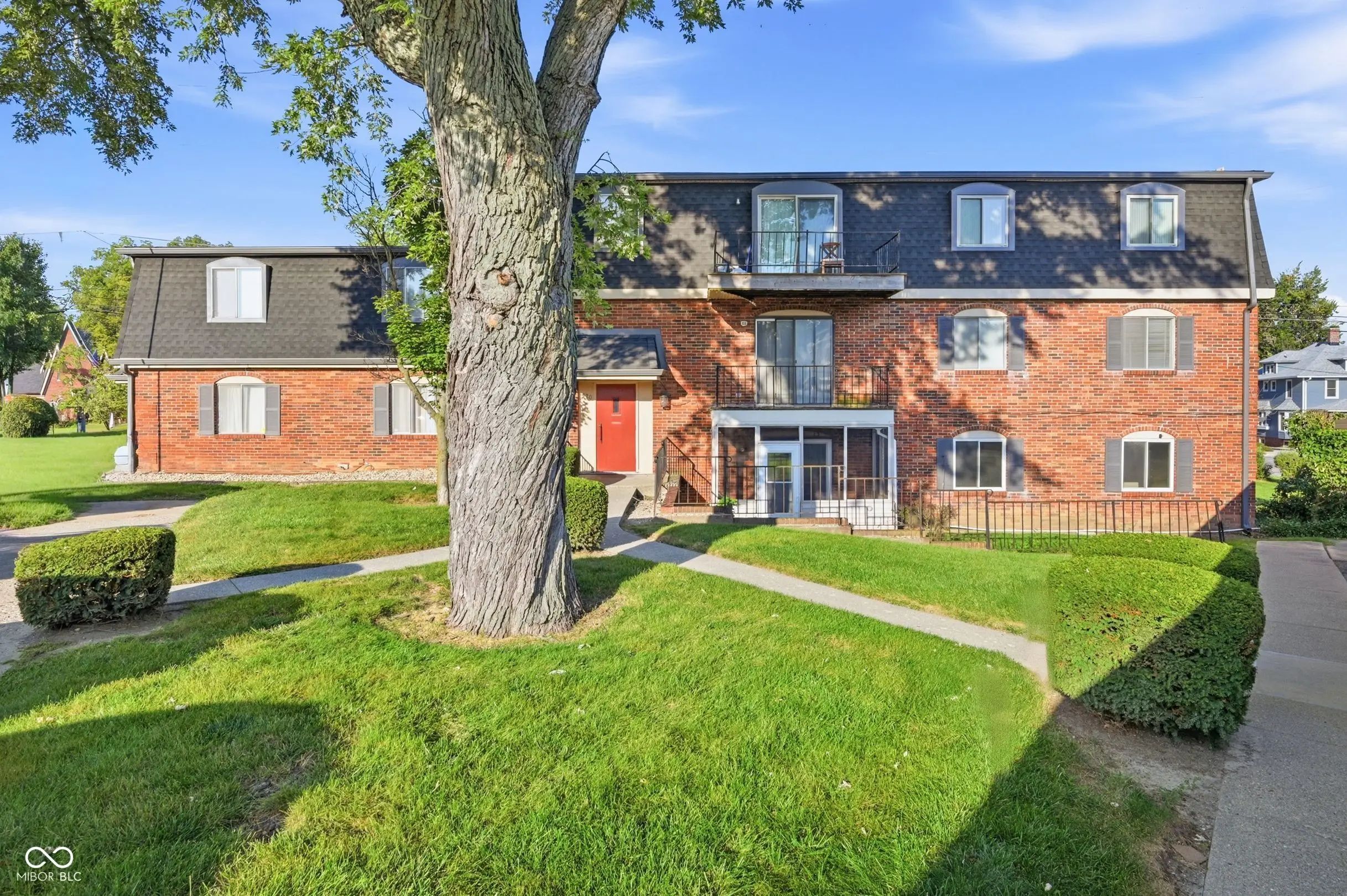 Photo of 320 Elmead Court 2001 Greenwood, IN 46142
