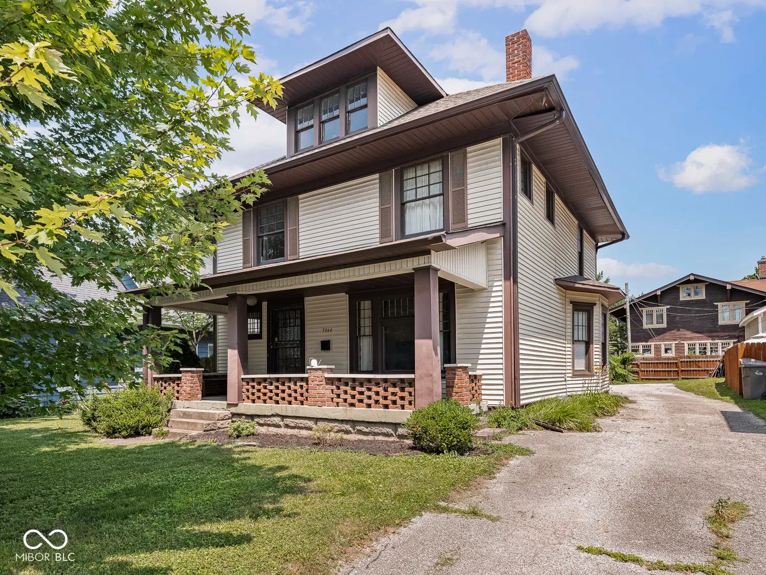 5864 E Washington Street, Indianapolis