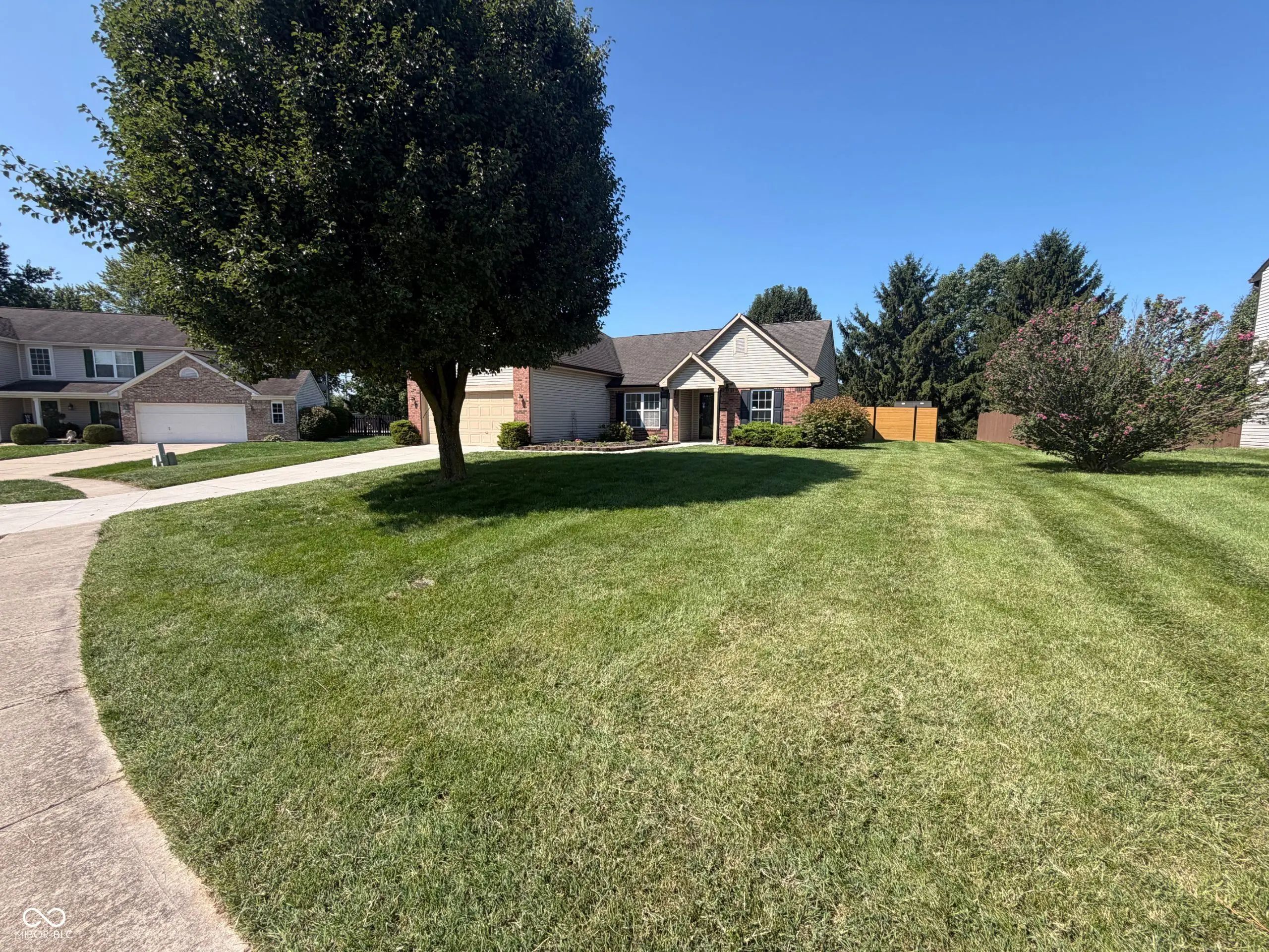 Photo of 2018 Oakbrooke Court Avon, IN 46123