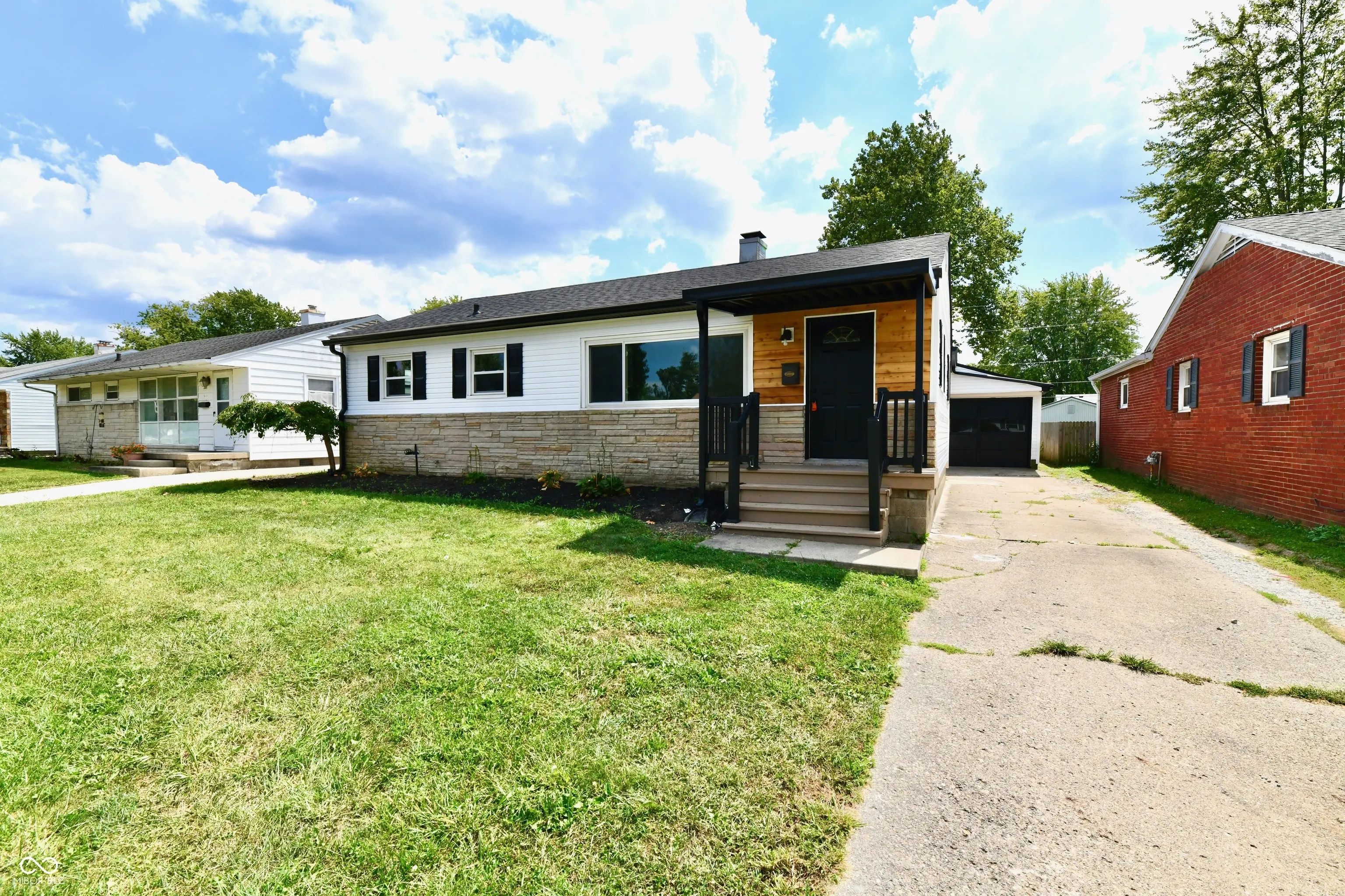 Photo of 129 E Mckenzie Road Greenfield, IN 46140
