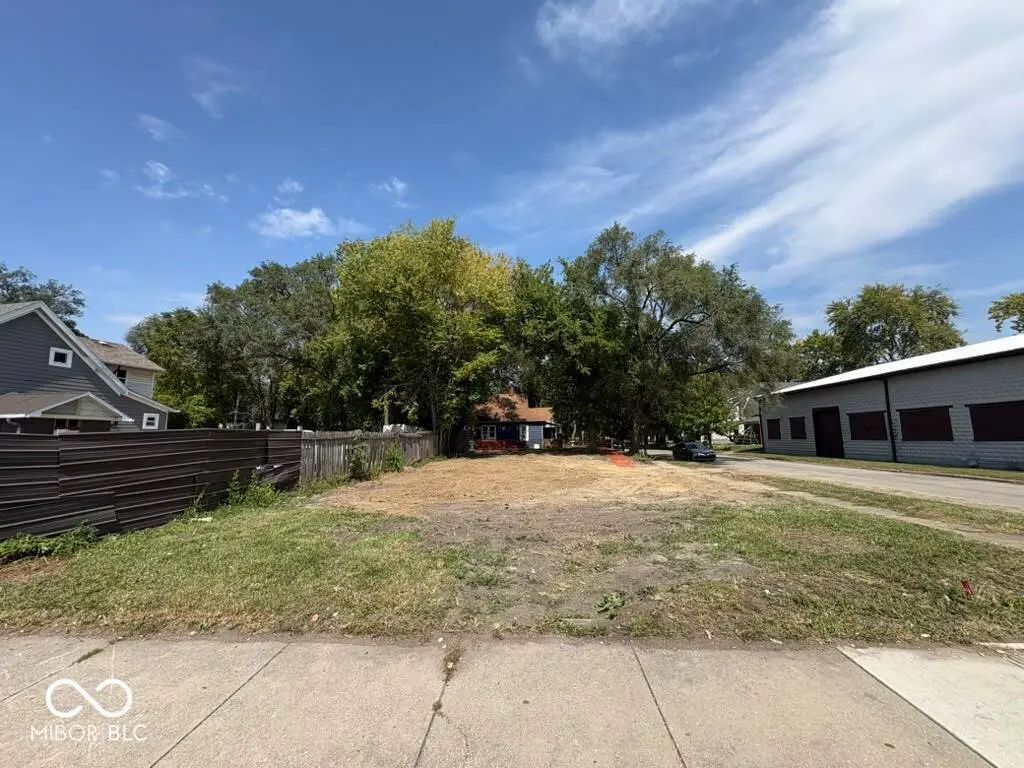 2850-2852 E New York Street, Indianapolis