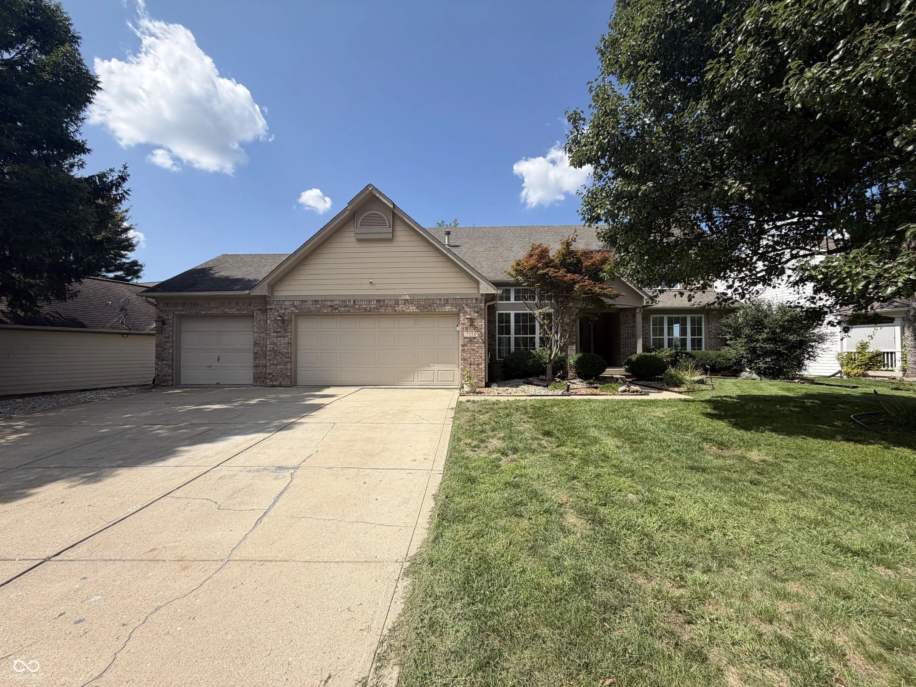 7328 Chestnut Hills Boulevard, Indianapolis