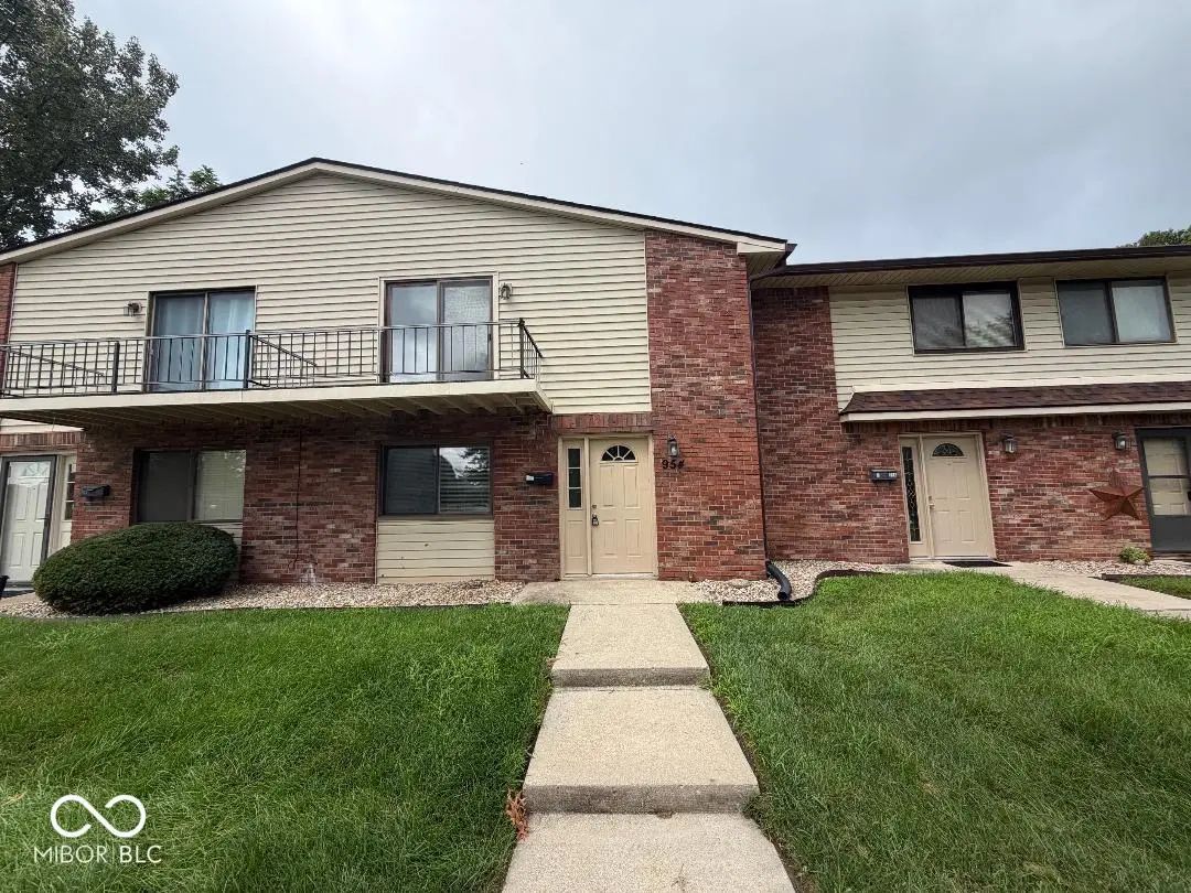 Photo of 954 Greenwood W Greenwood, IN 46142