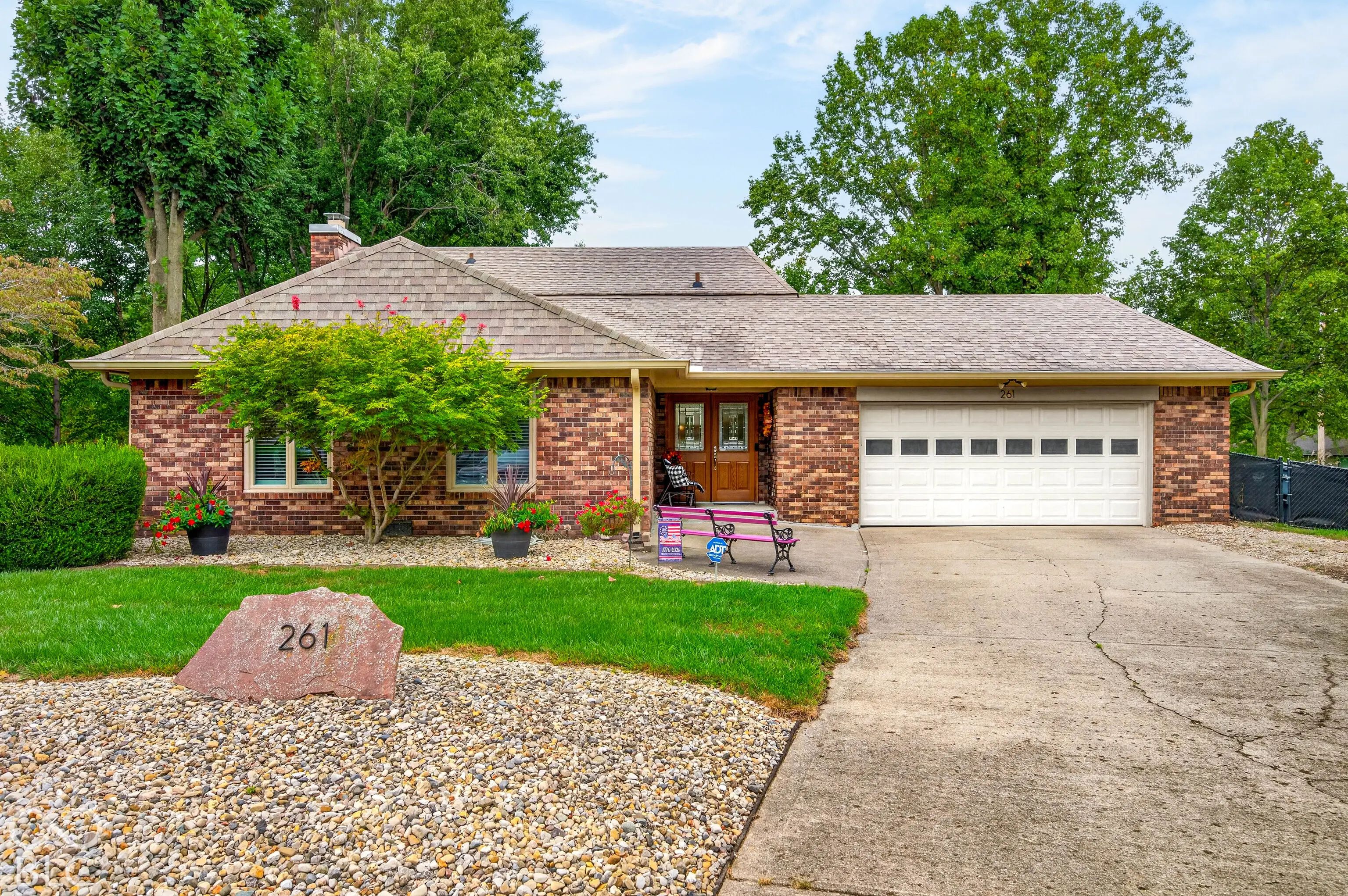 261 Oakwood, Greenwood