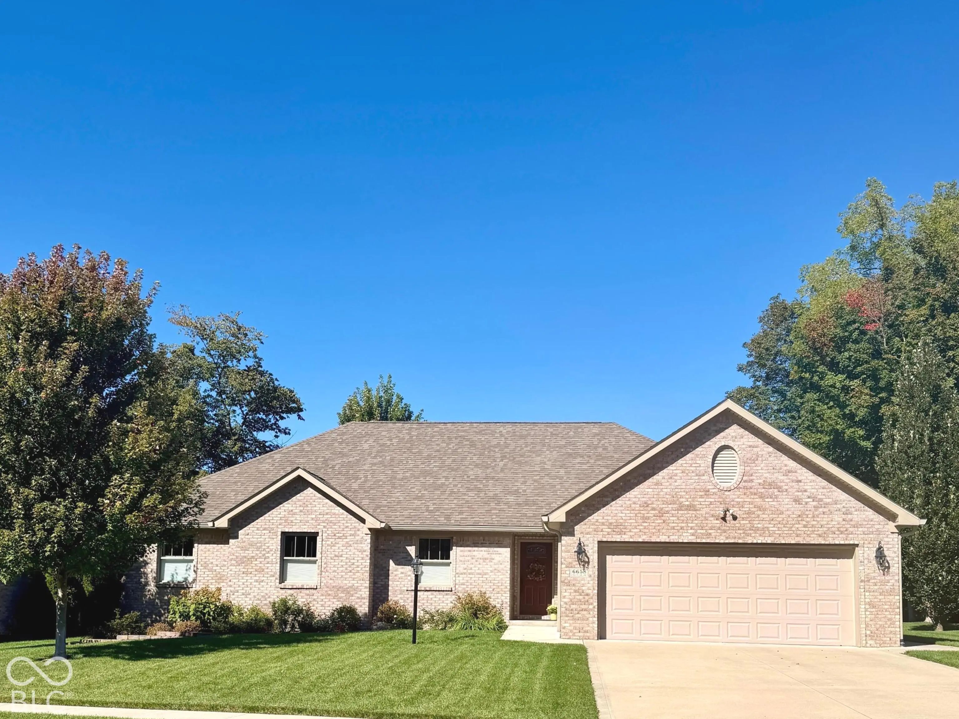 6658 English Oak Drive, Avon