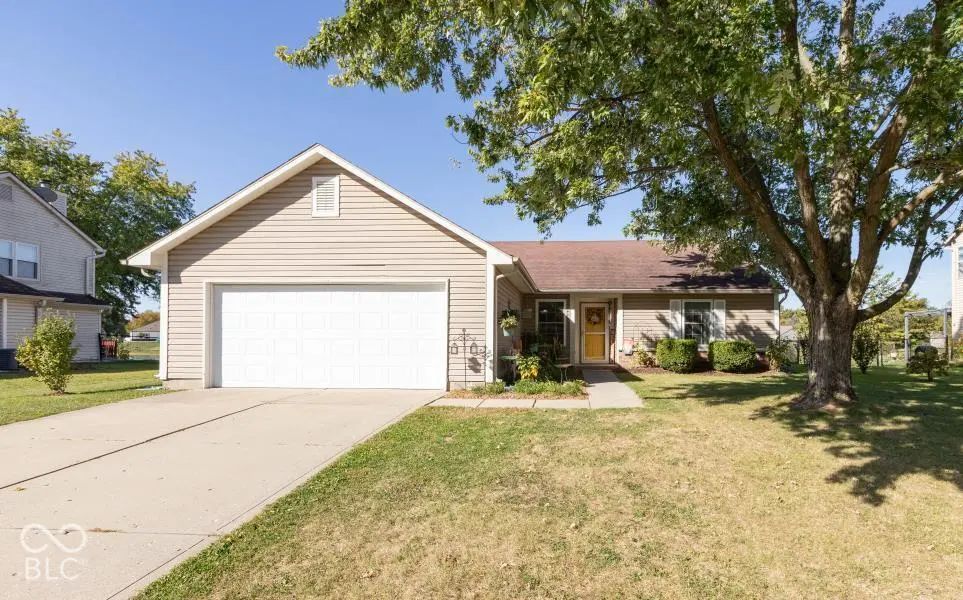 552 Nicole Boulevard, Avon