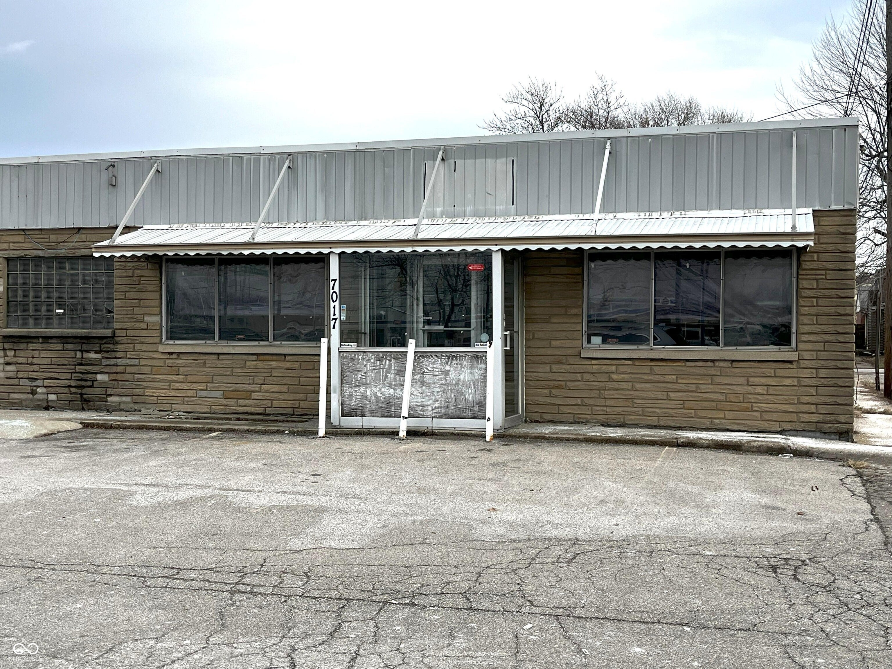 7017 Pendleton Pike, Indianapolis