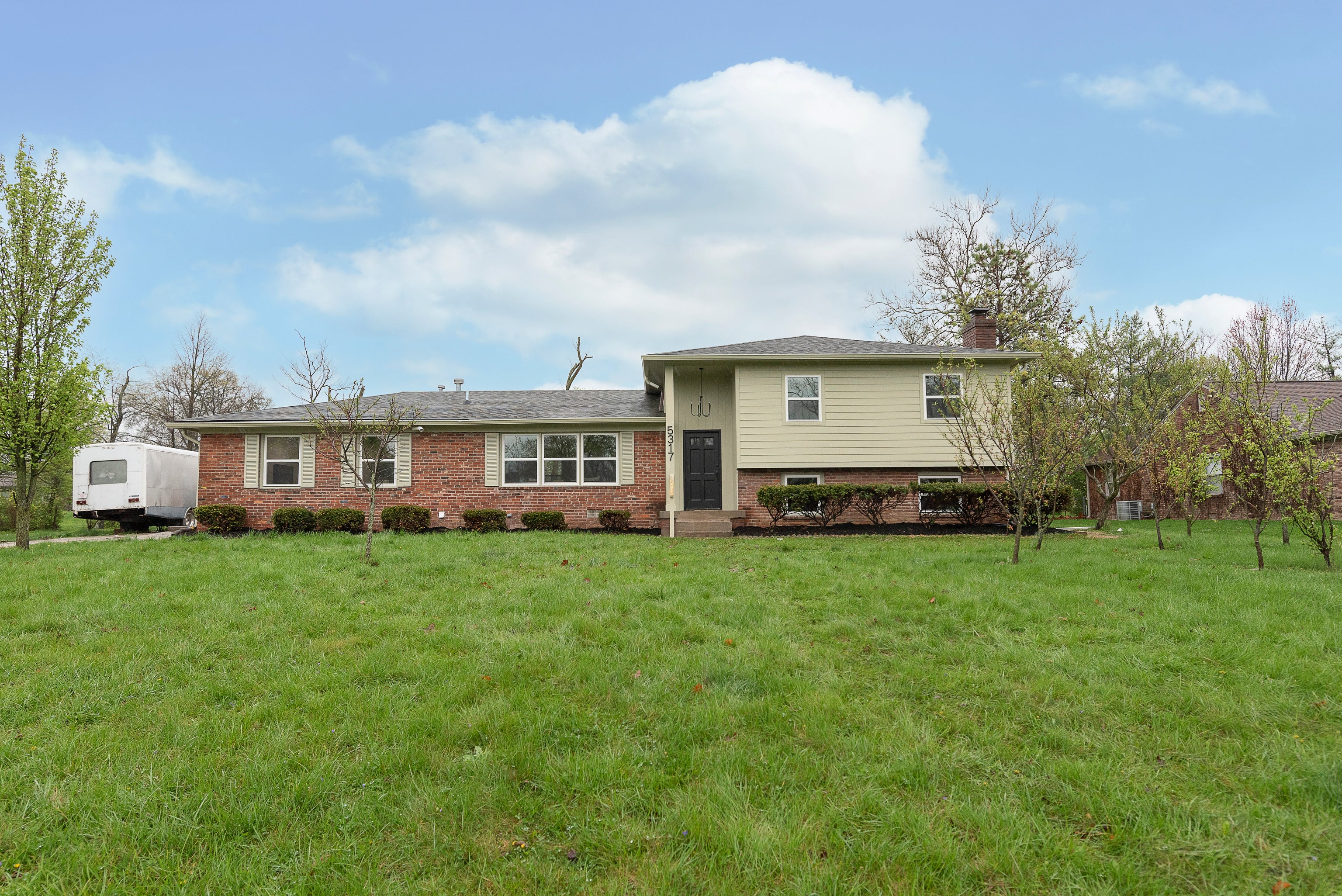 Photo of 5317 Hedgerow Drive Indianapolis, IN 46226