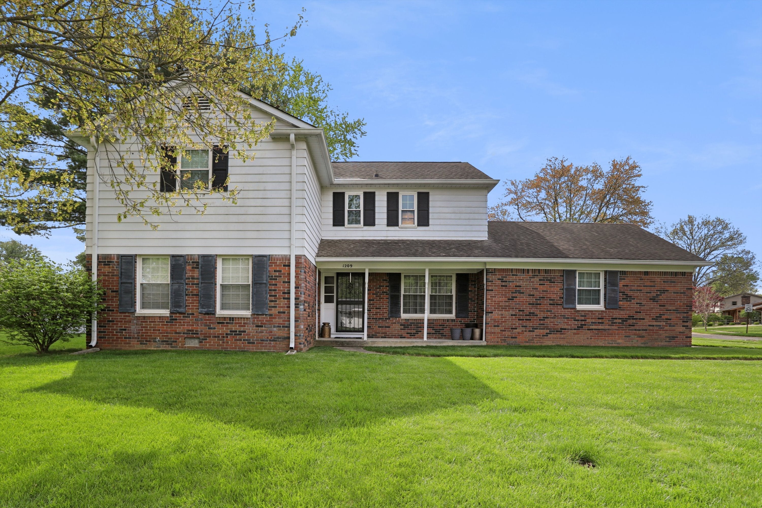 Photo of 1209 Darby Lane Indianapolis, IN 46260