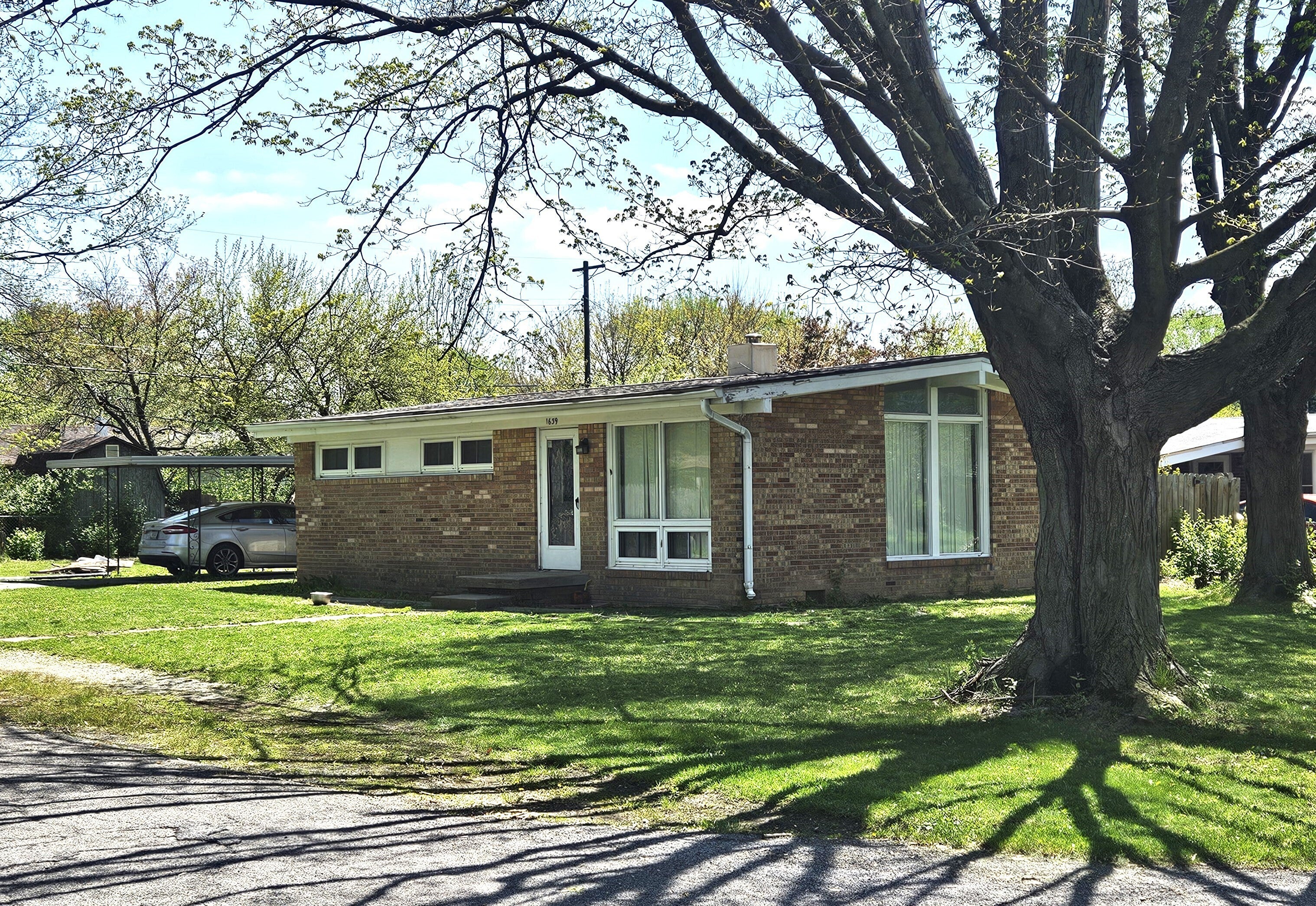 Photo of 1639 Englewood Drive Indianapolis, IN 46219