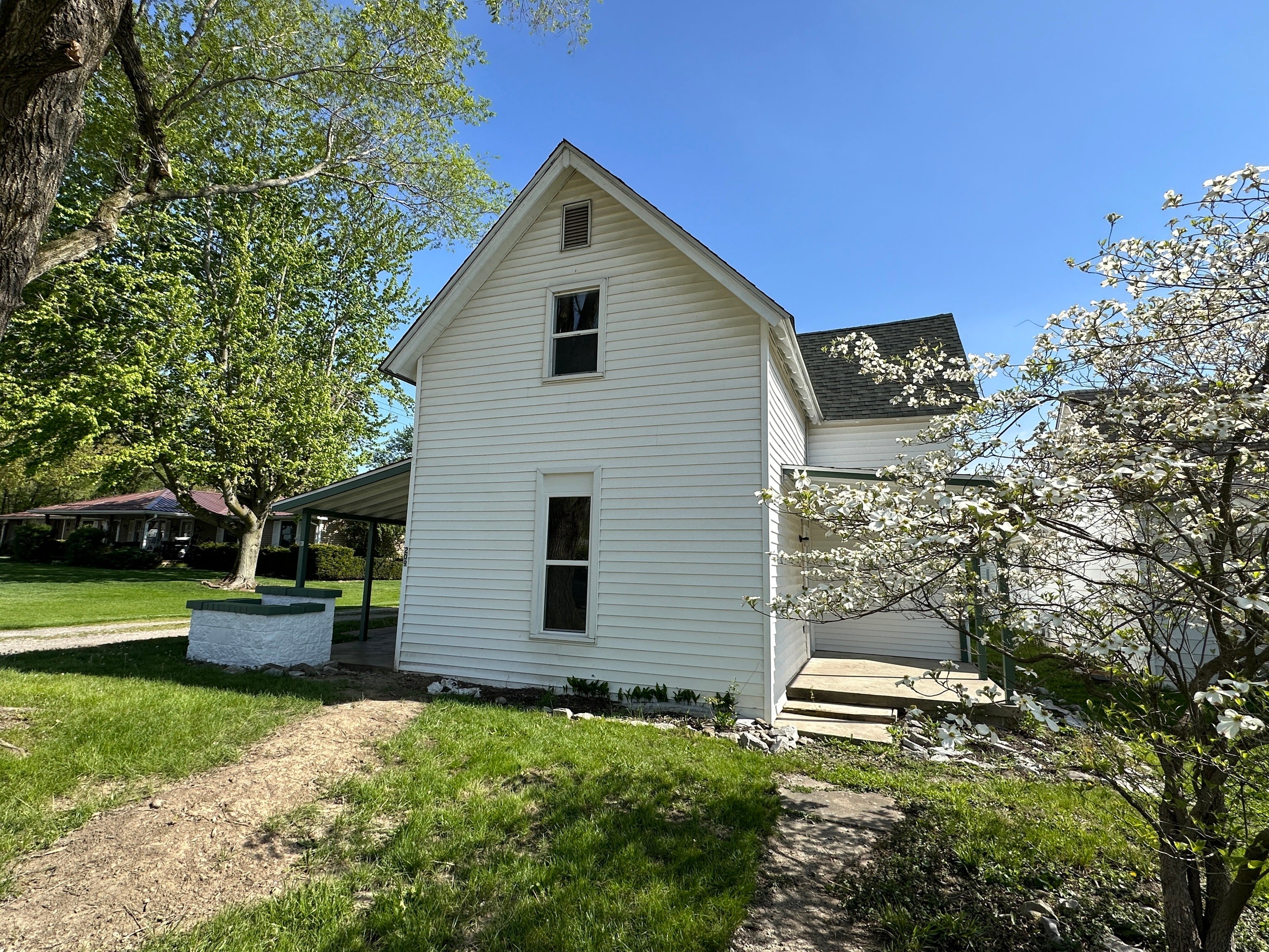 Photo of 209 E Forest Home Street Roachdale, IN 46172