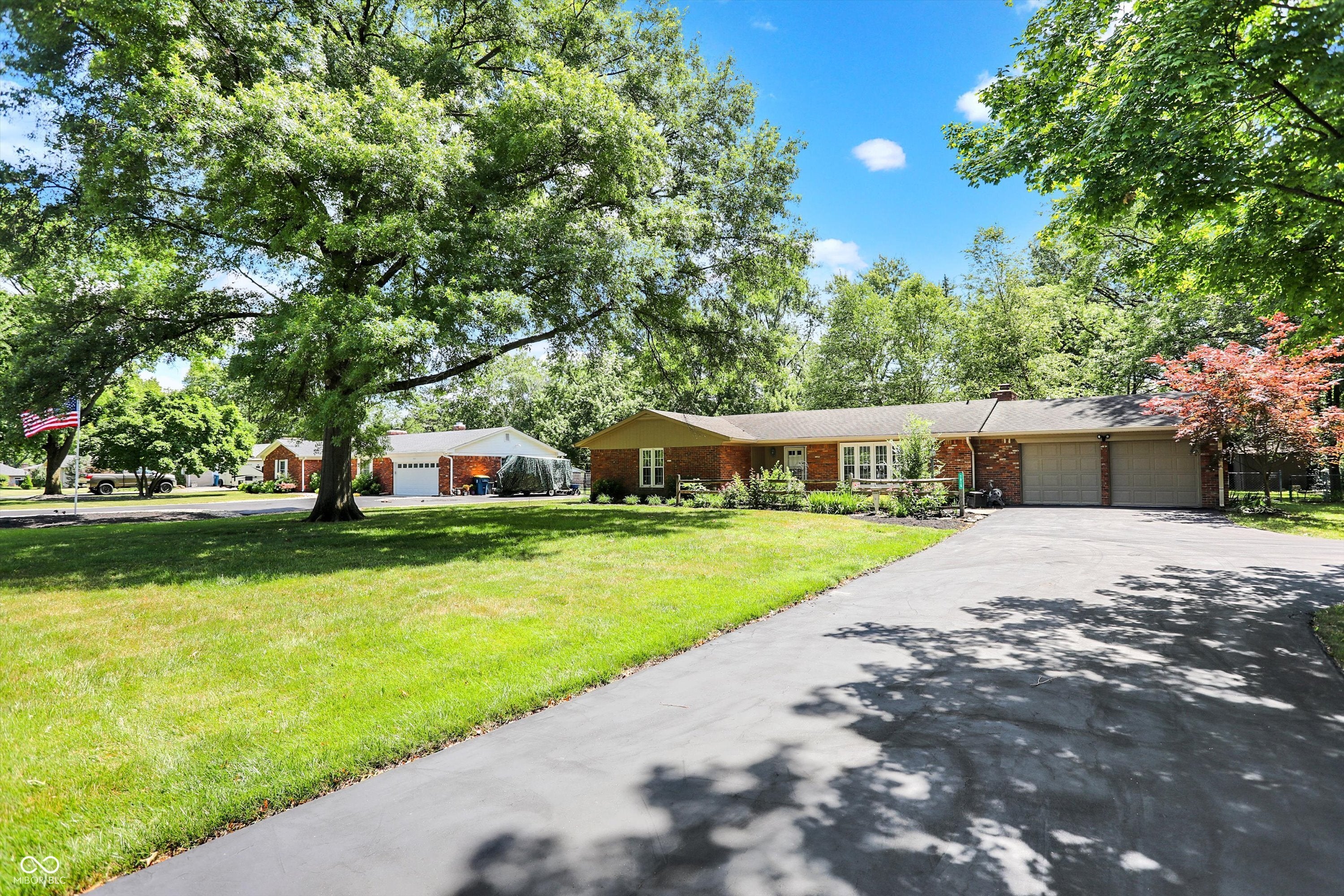Photo of 7915 Allisonville Road Indianapolis, IN 46250