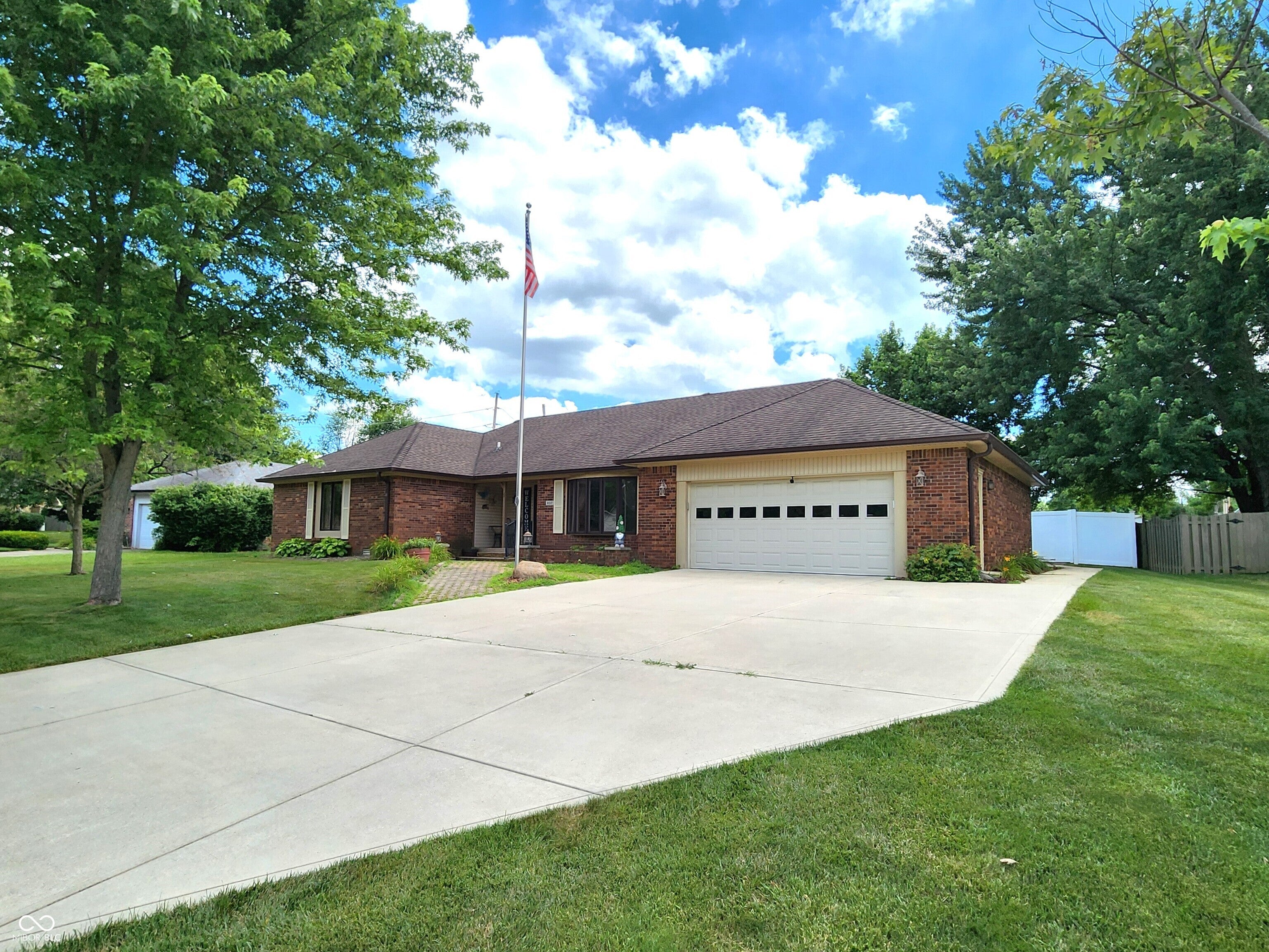 Photo of 837 Ashbourne Court Greenwood, IN 46142