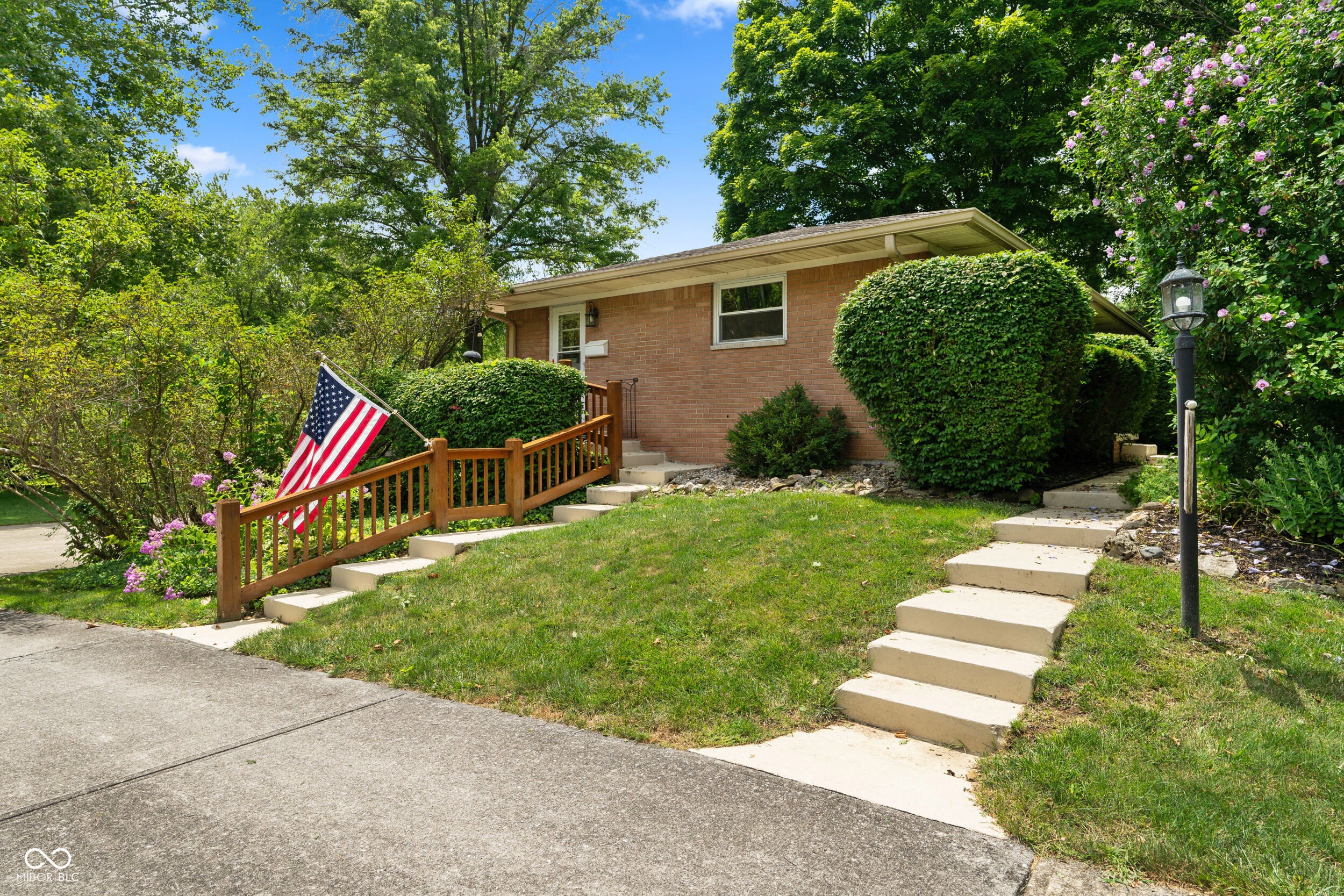 6559 Honeysuckle Lane, Indianapolis