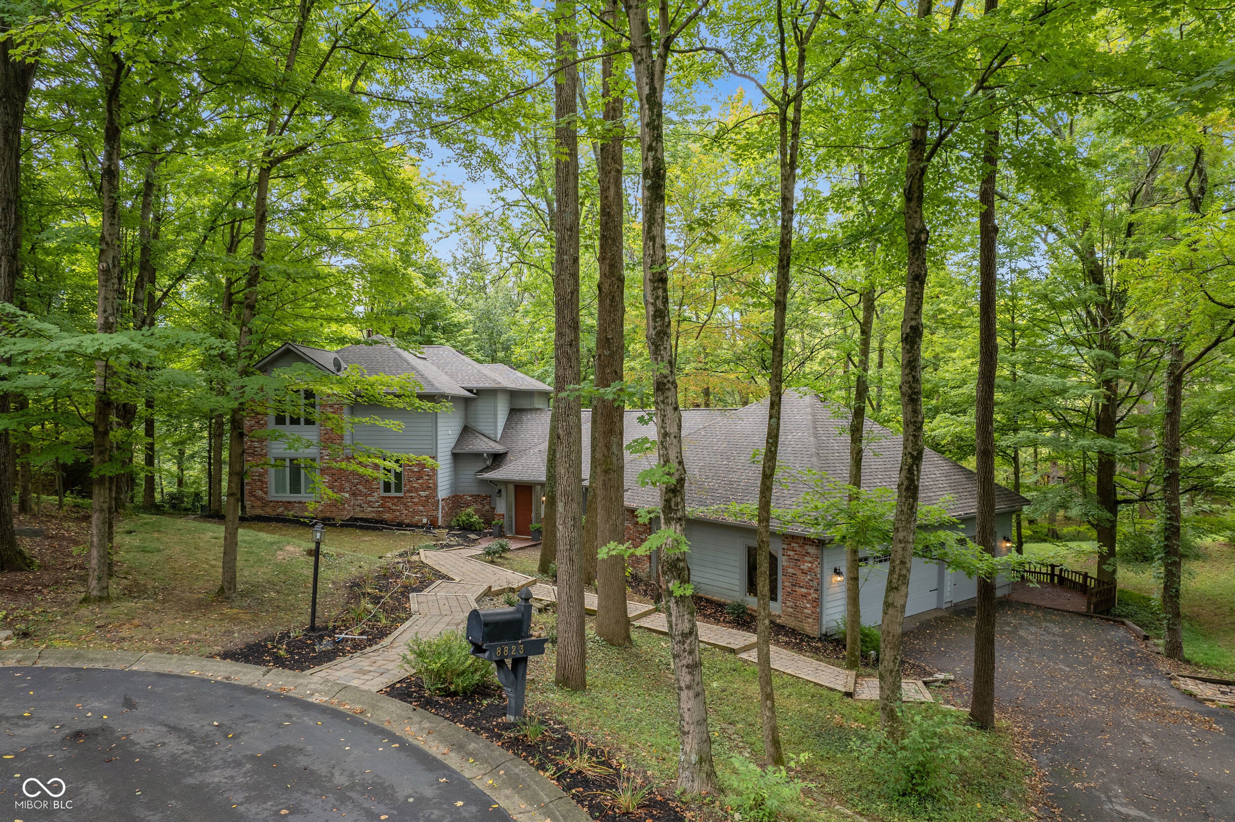 8823 Woodacre Lane, Indianapolis