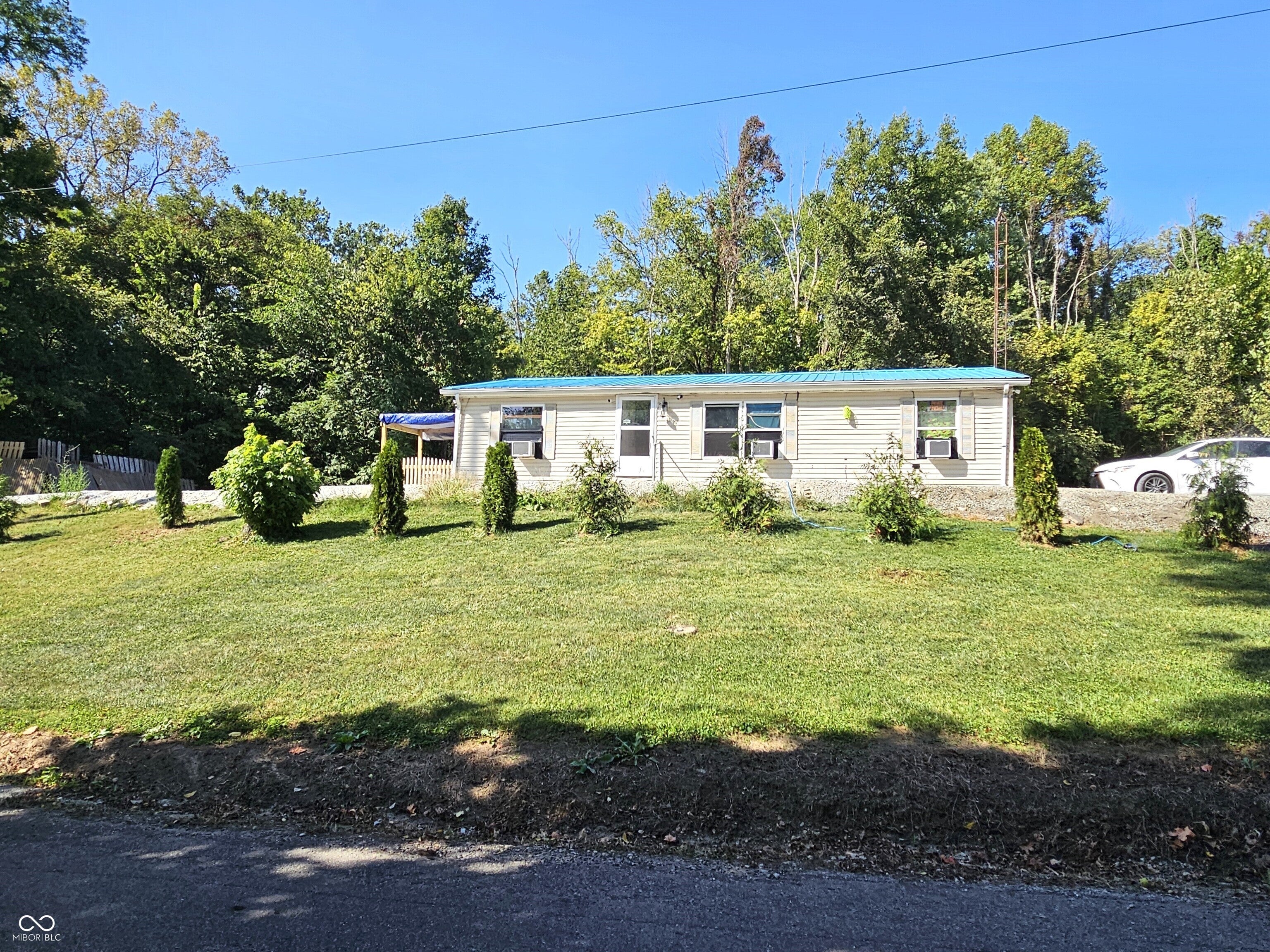 3202 W Country Club Road, Connersville