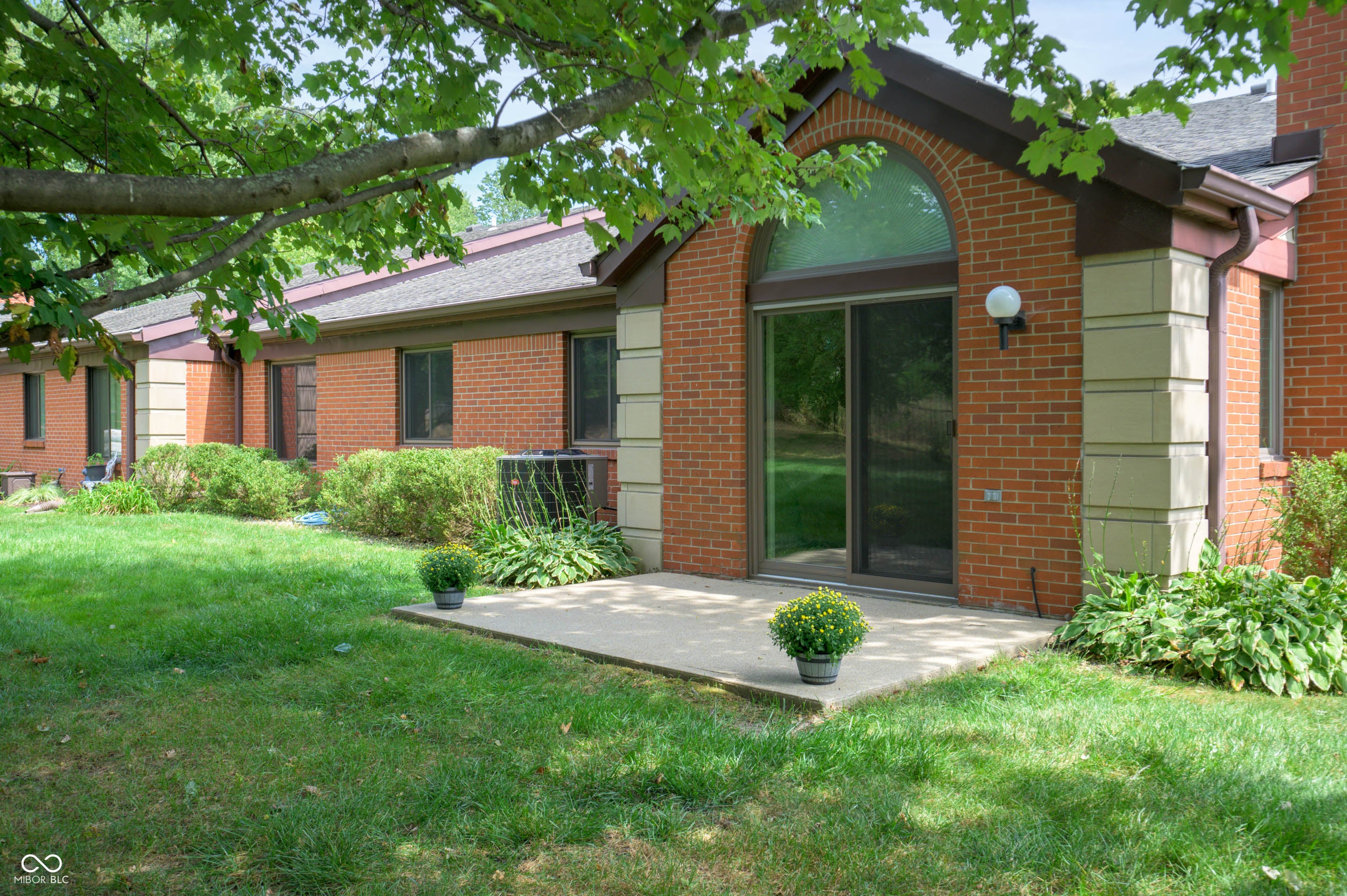 9352 Golden Oaks W, Indianapolis