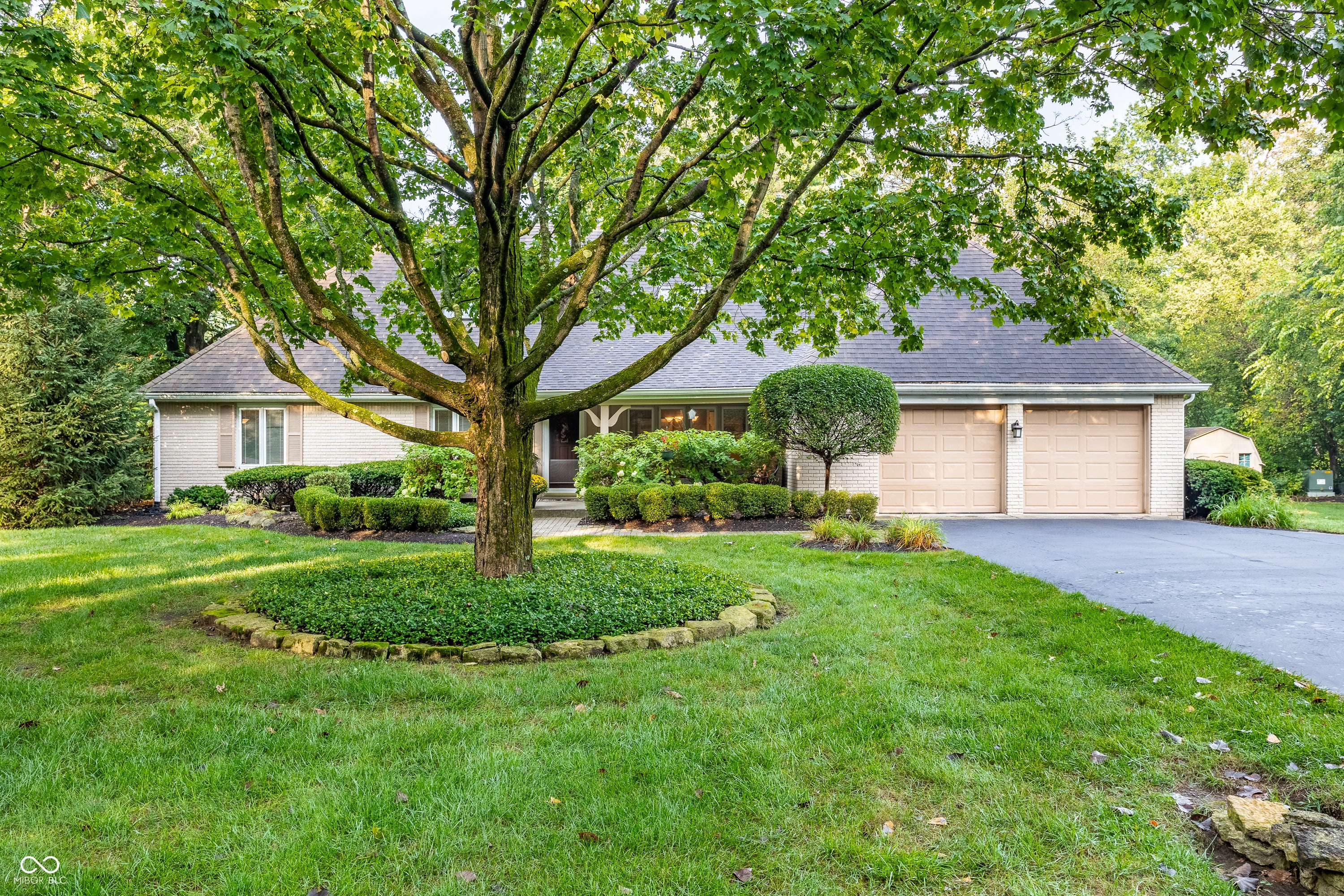 645 Braeside S Drive, Indianapolis